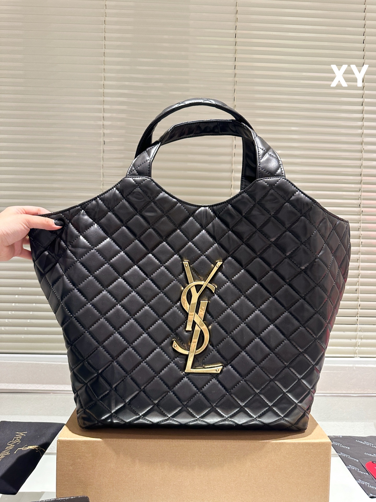 Yves Saint Laurent Taschen Handtaschen Tragetaschen Rindsleder Schaffell Fashion