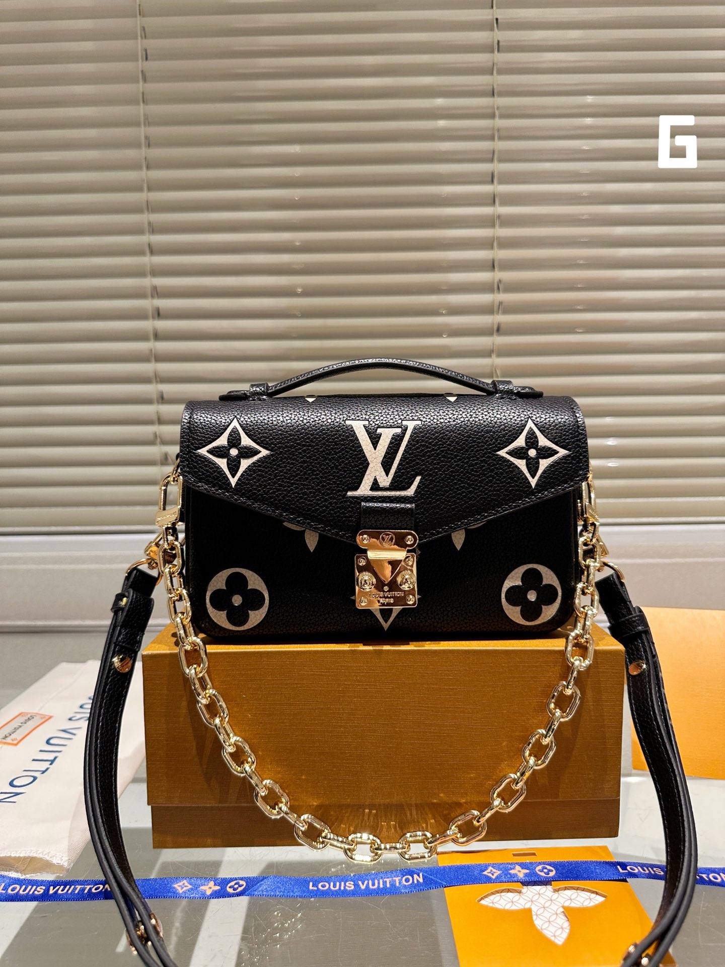 Louis Vuitton Taschen Umhängetaschen  & Schultertaschen Winterkollektion Ketten