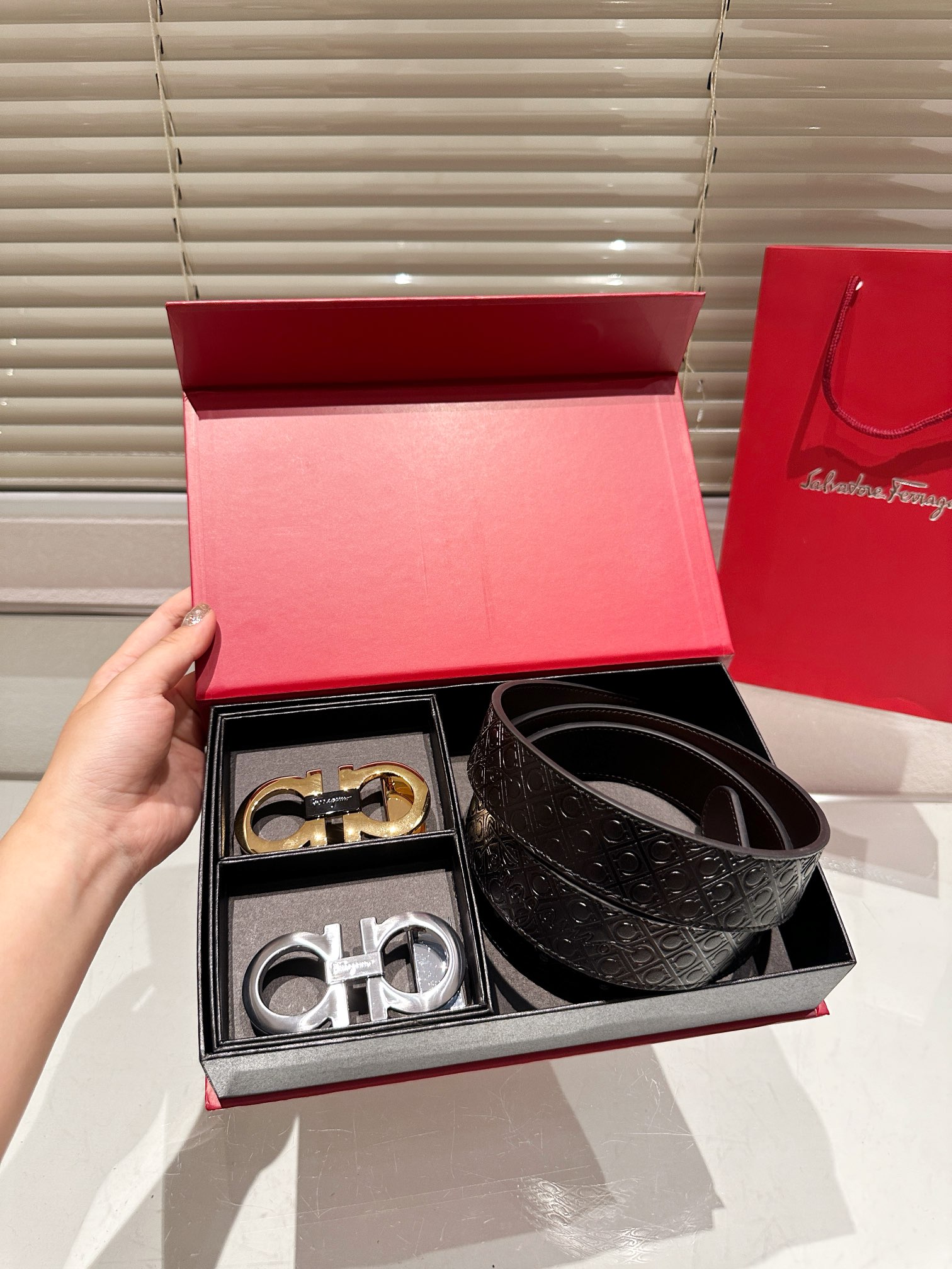 Quoi
 Ferragamo Ceintures Unisexe Boucle en acier Cuir de vache