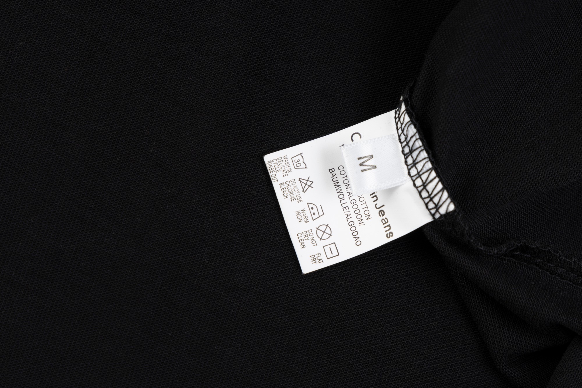 💰85
款号SL77
CK胸口经典大logo小字母刺绣圆领短袖
刺绣
情侣同款 全套包装 三标齐全 区别市场通货 随意对比
纯棉280克高克重32支双纱 不起球 不褪色 舒适透气 经过高温预缩处理 配套同缸1x1螺纹 反复水洗都不易变形 
oversize宽松版型 最大可穿220合身 以下宽松
原版配套辅料1:1 主唛工艺 非常的高端
颜色:白色 黑色
尺码:S-XL