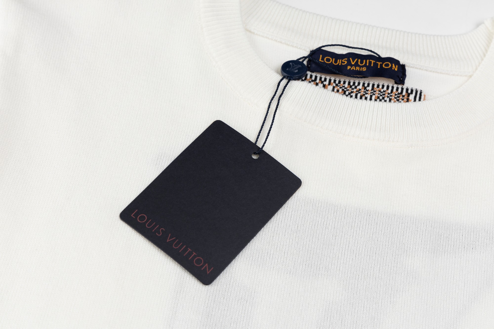 Louis Vuitton Camiseta de Punto con Logo Bordado 'End Goal' para Hombre/Mujer 6 a1745689635616 0736