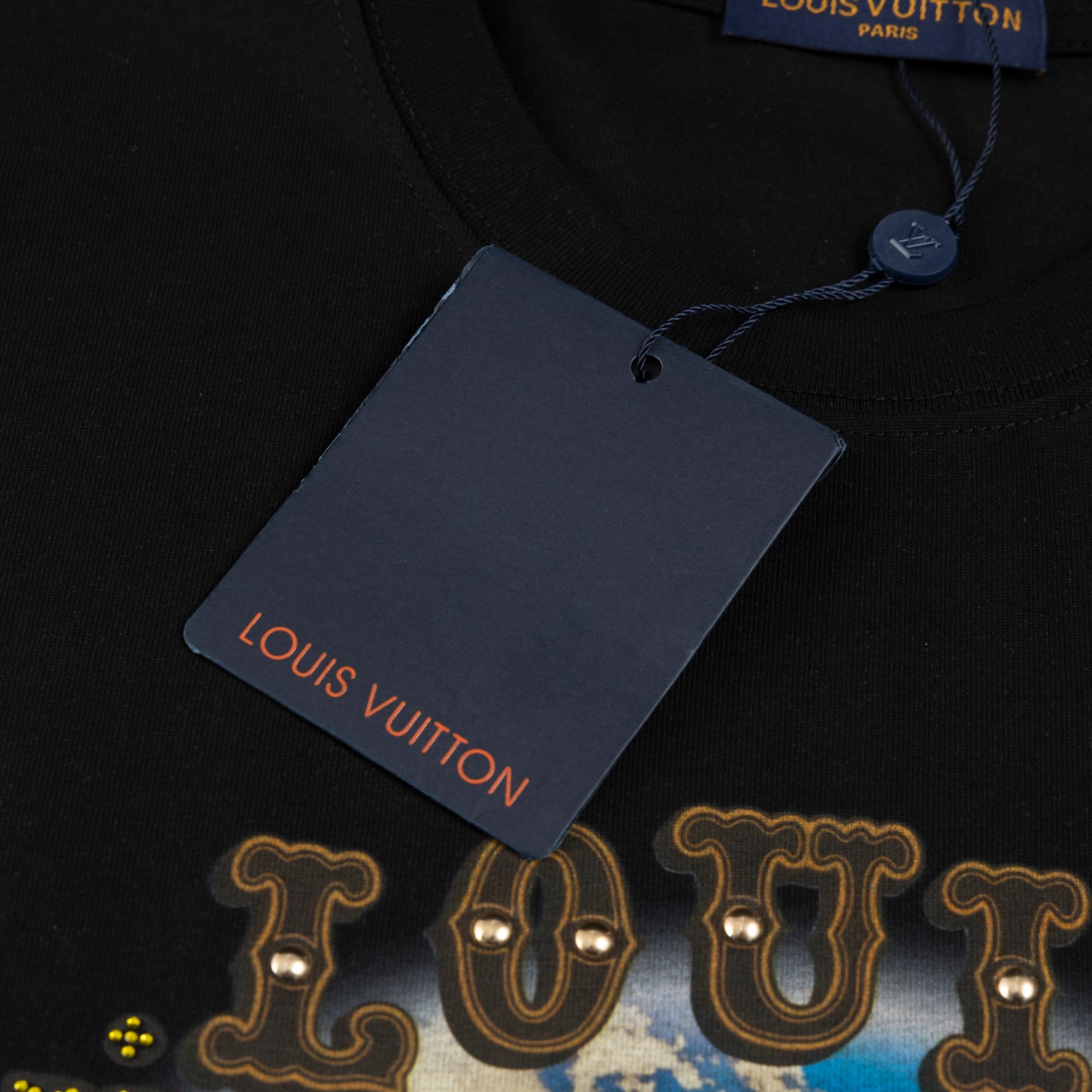 Louis Vuitton Camiseta Estampada de Algodón con Diseño Gráfico Vintage 6 a1745860919828 6637