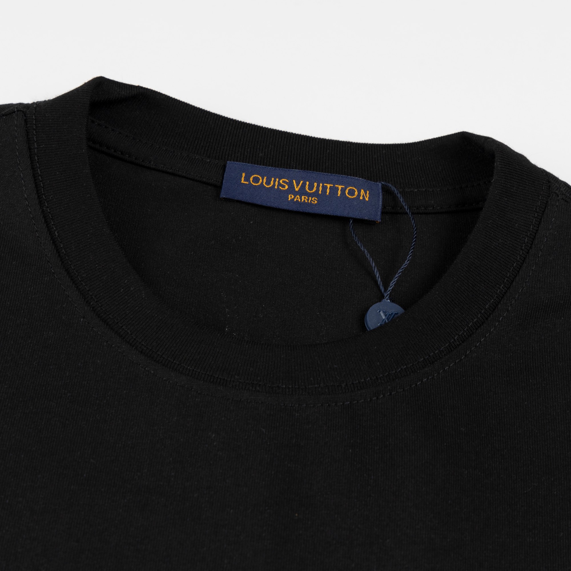 Louis Vuitton Camiseta Estampada de Algodón con Diseño Gráfico Vintage 5 a1745860920116 6442