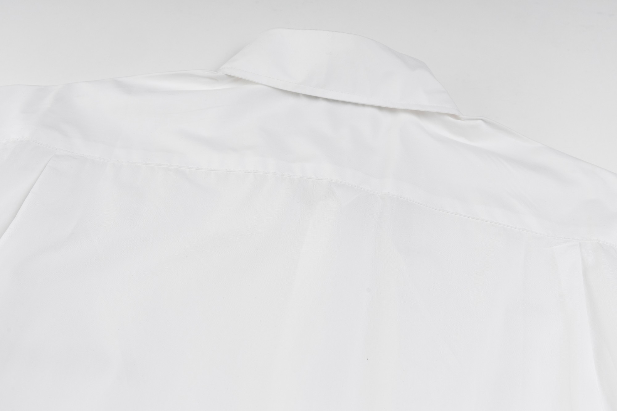 Camisa Balenciaga Blanca con Bordado de Logotipo y Parches - SL248 9 a1755368229058 4886