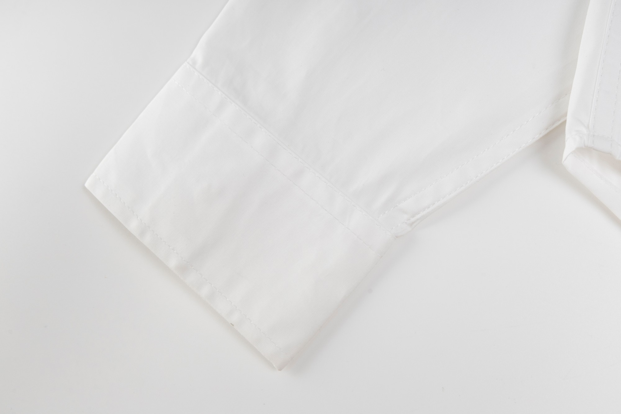 Camisa Balenciaga Blanca con Bordado de Logotipo y Parches - SL248 14 a1755368230420 2025