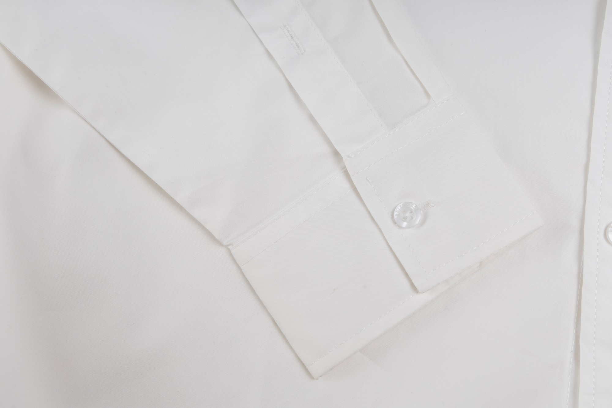 Camisa Balenciaga Blanca con Bordado de Logotipo y Parches - SL248 13 a1755368230508 7230