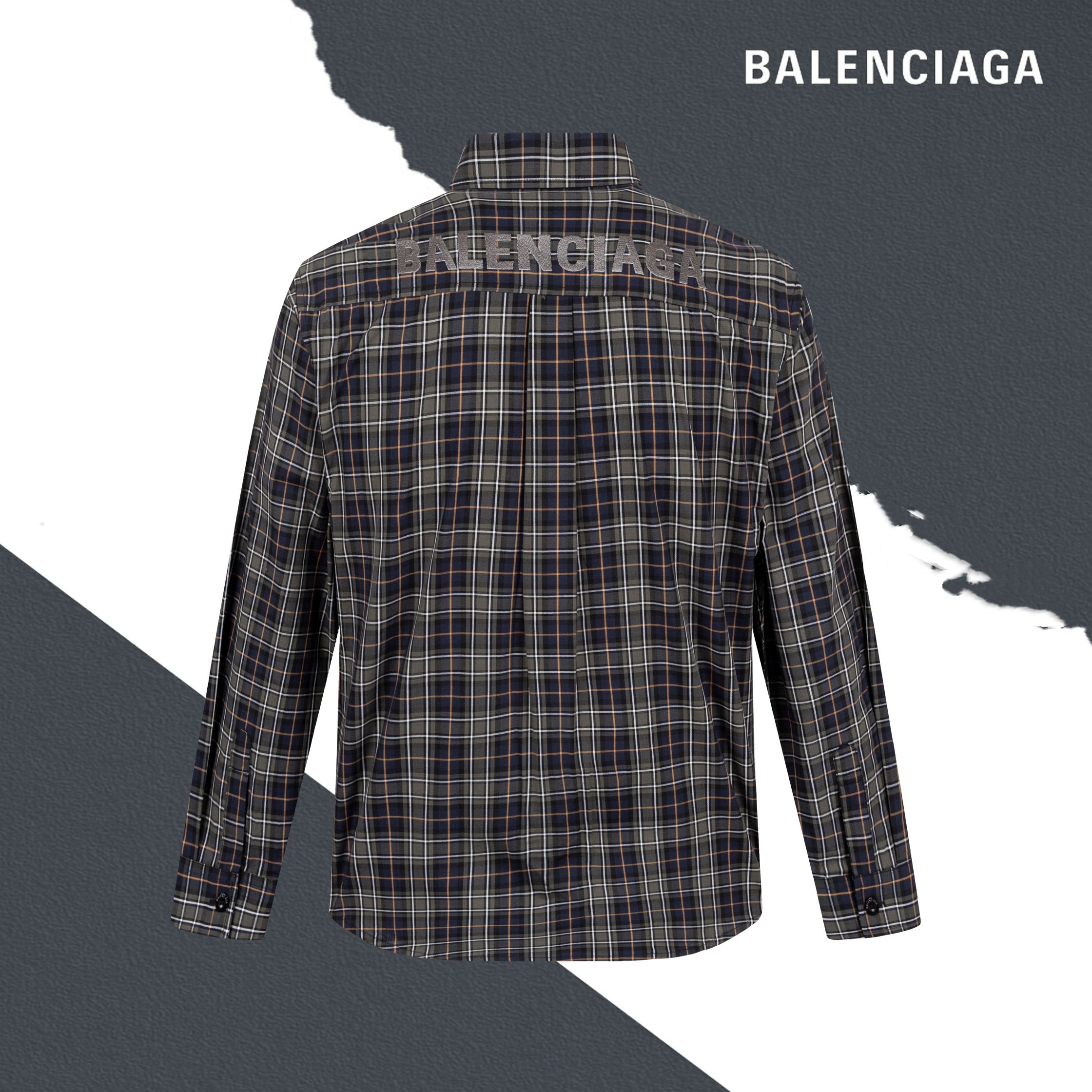 💰120
款号SL309
Balenciaga巴黎经典格子字母刺绣衬衫
男女同款 官网细节一致 全套包装 三标齐全 防潮纸 区别市场通货 随意对比 
面料采用定制定染做工复杂 经典无敌百搭 商务休闲都可驾驭  领口纽扣 区别通货 所有面料辅料都是原版对标
精准高品质的提花工艺让面料合为一体 上身柔软舒适，极其细腻 手感扎实润滑且柔软 拥有既织物不褶皱的的特性,手感无敌。细节处理完美
尺码：S-XL