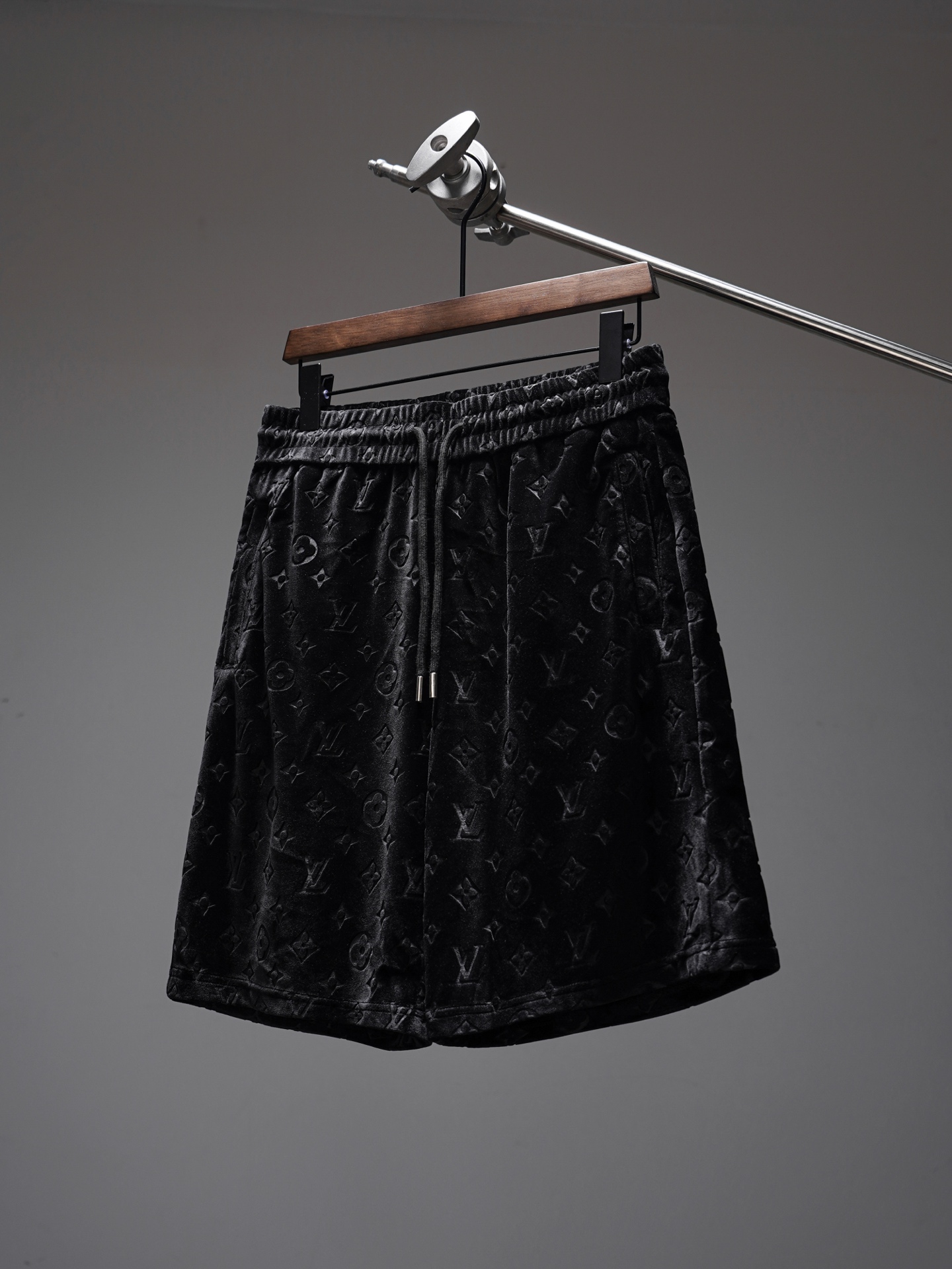P90 Número de modelo SL512 LV Louis Vuitton pantalones cortos con cordón, estampado de flocado con logotipo completo, t…