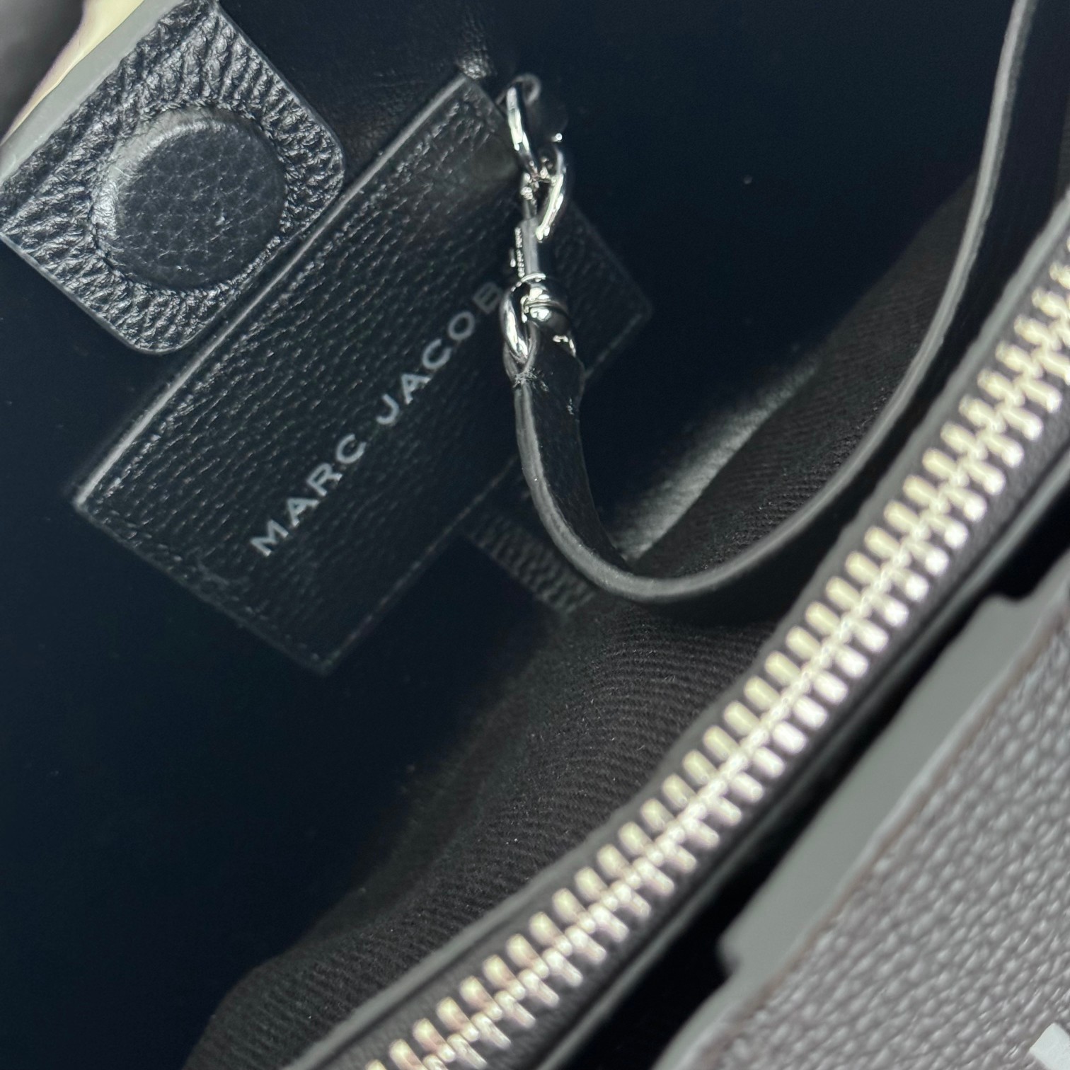 Marc Jacobs ～牛皮手挽包