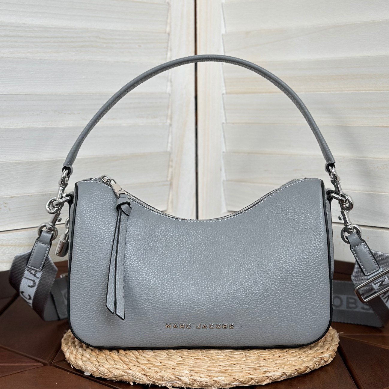 Marc Jacobs ～牛皮斜挎包月光灰大号28*11*17cm