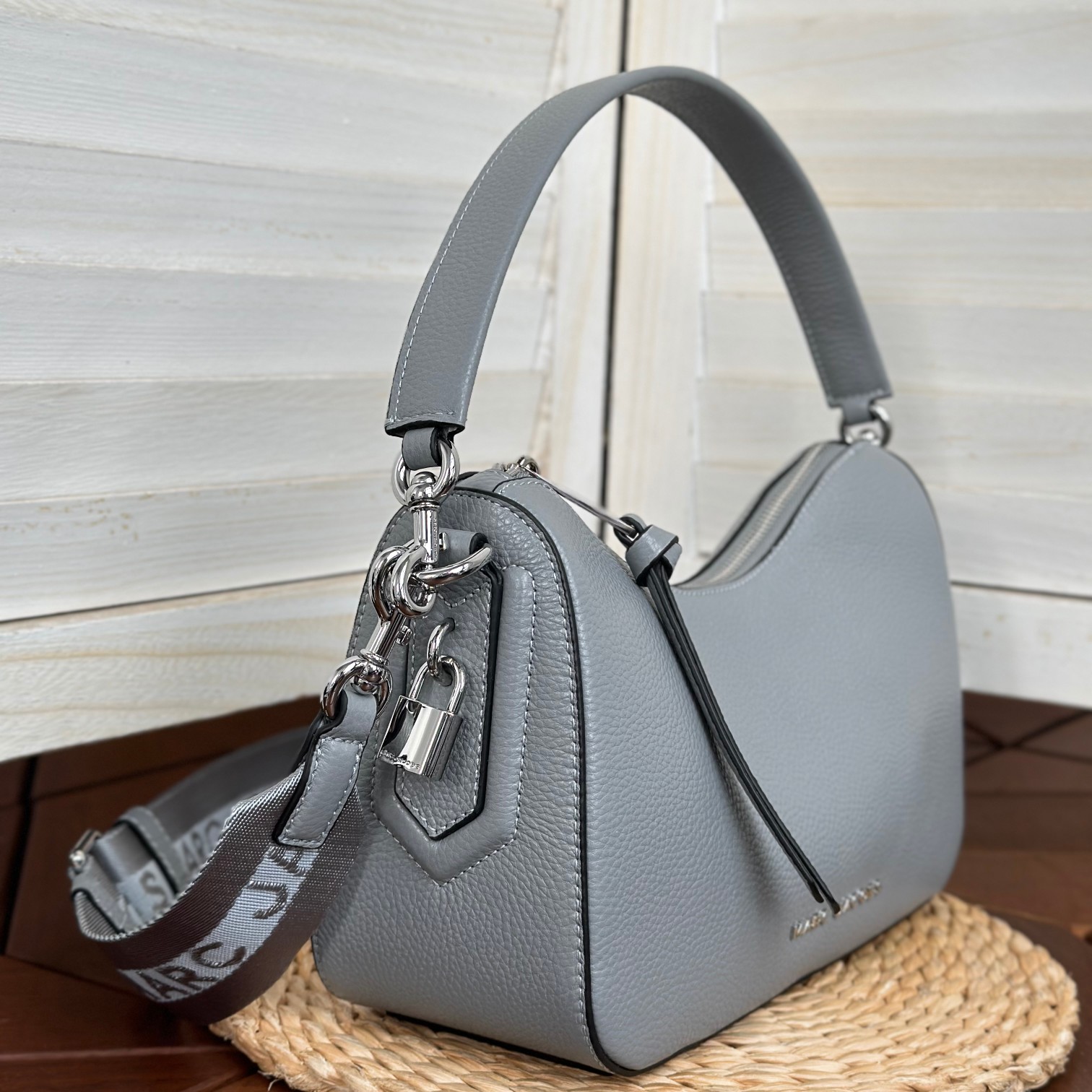 Marc Jacobs ～牛皮斜挎包月光灰大号28*11*17cm