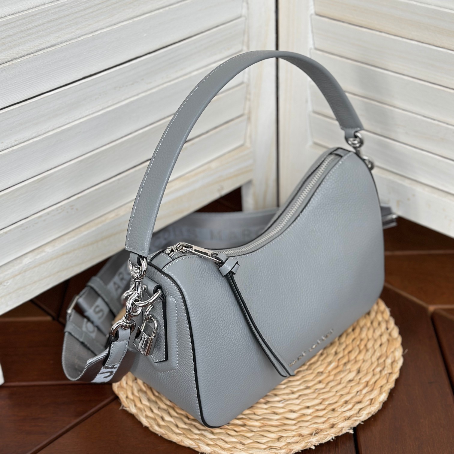 Marc Jacobs ～牛皮斜挎包月光灰大号28*11*17cm
