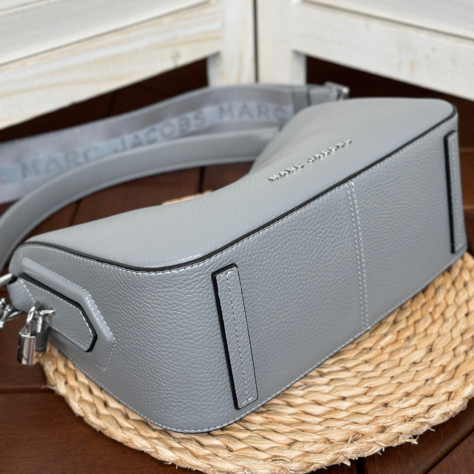 Marc Jacobs ～牛皮斜挎包月光灰大号28*11*17cm