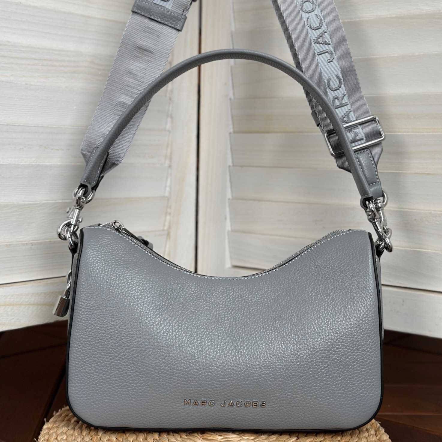 Marc Jacobs ～牛皮斜挎包月光灰大号28*11*17cm