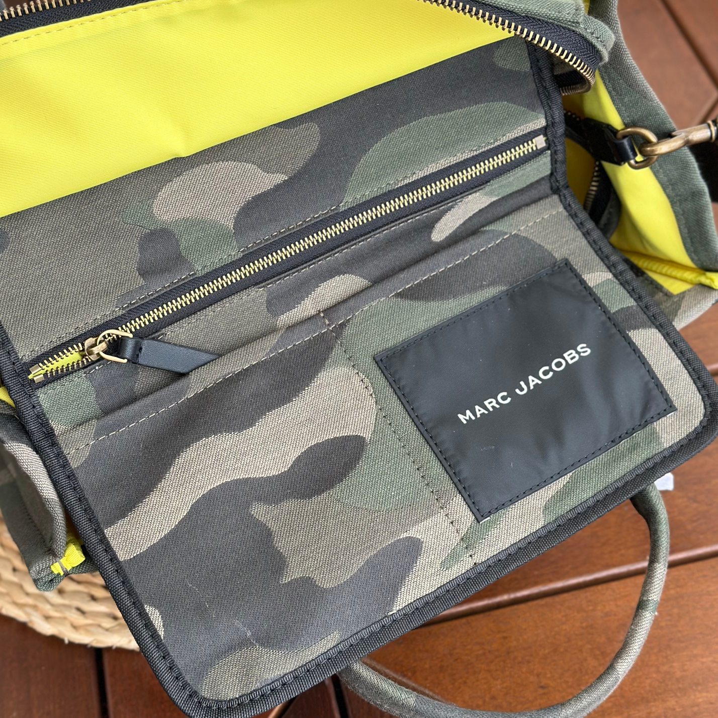 Marc Jacobs 迷彩色托特小号33cm