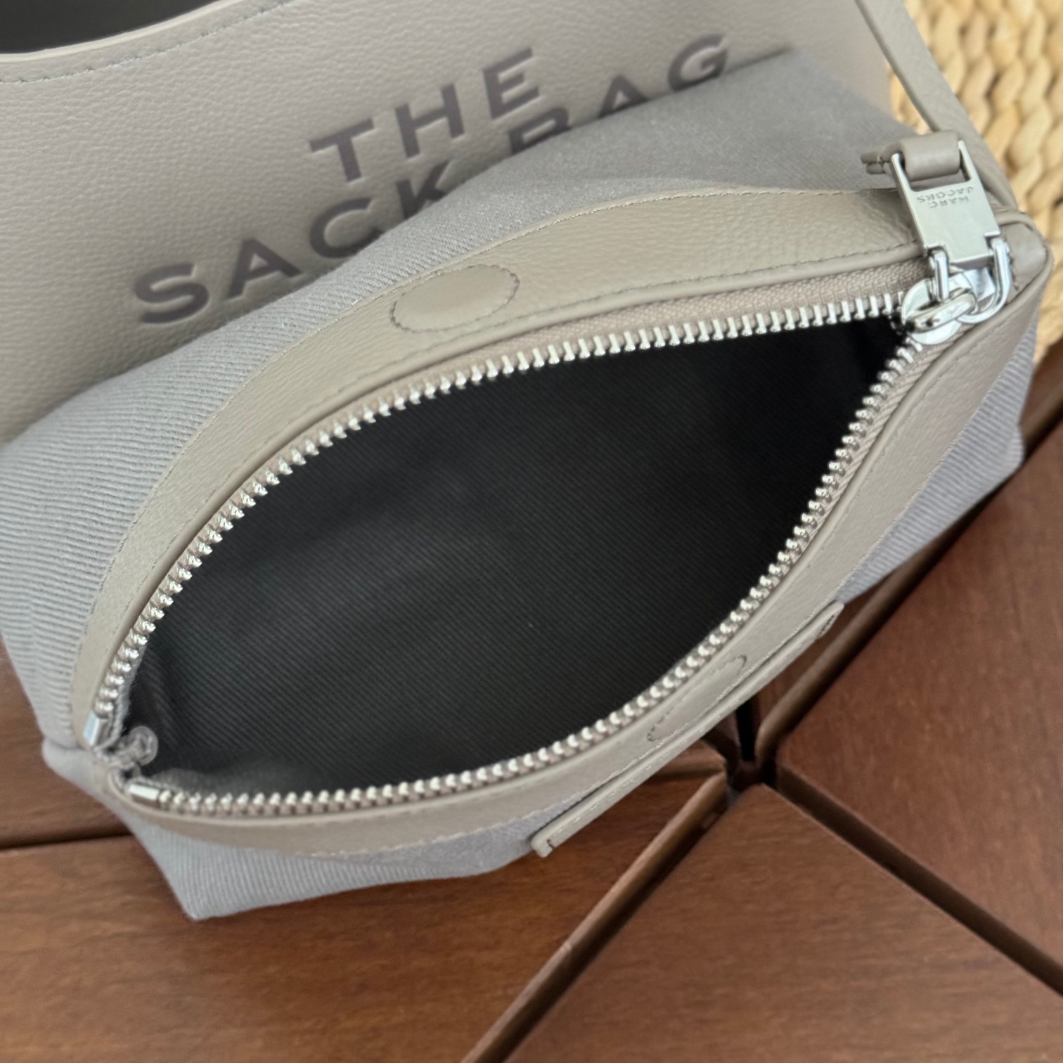 Marc Jacobs ～牛皮手挽白