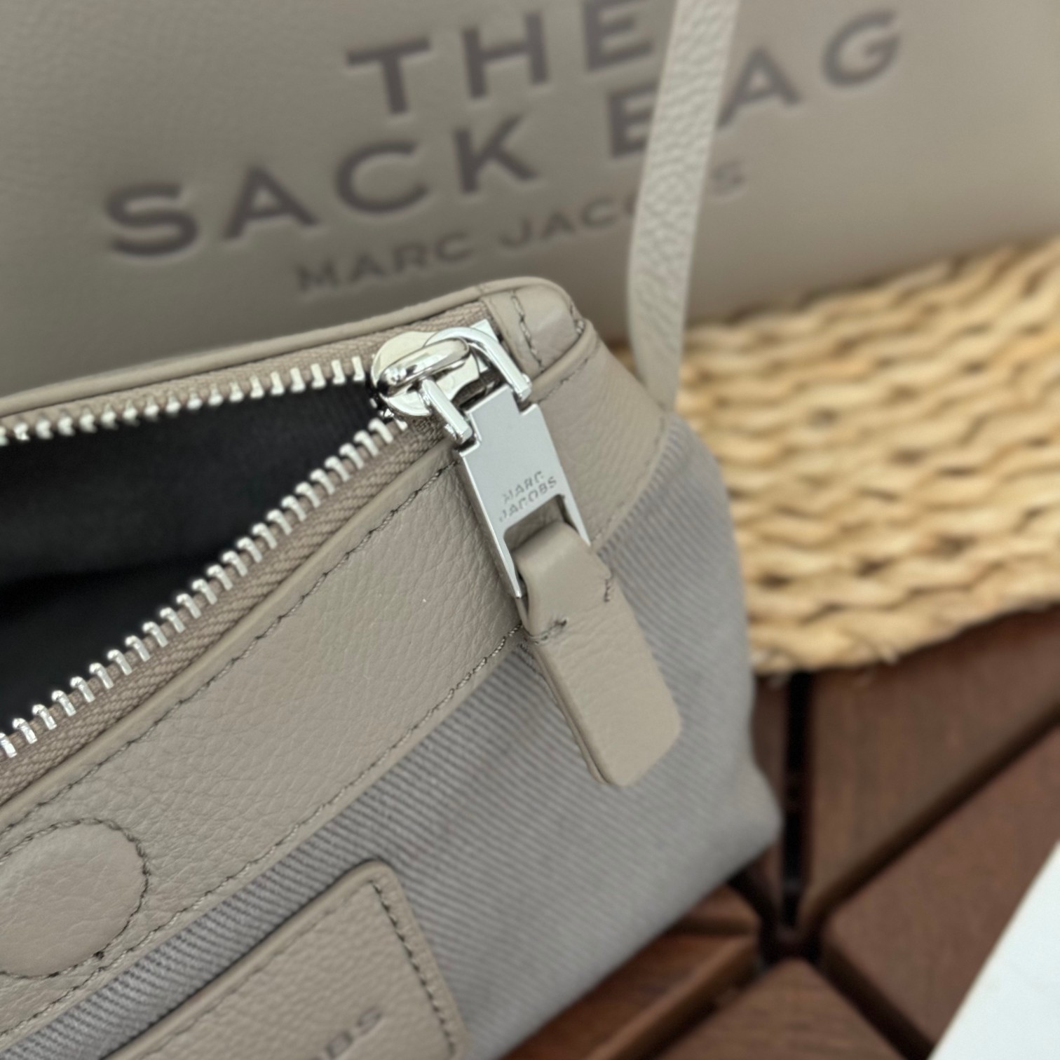 Marc Jacobs ～牛皮手挽白