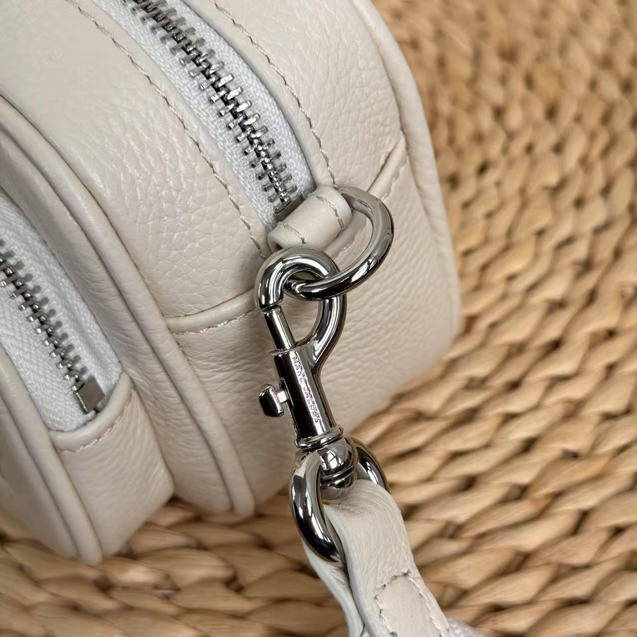 Marc Jacobs ～双层斜挎包云白色