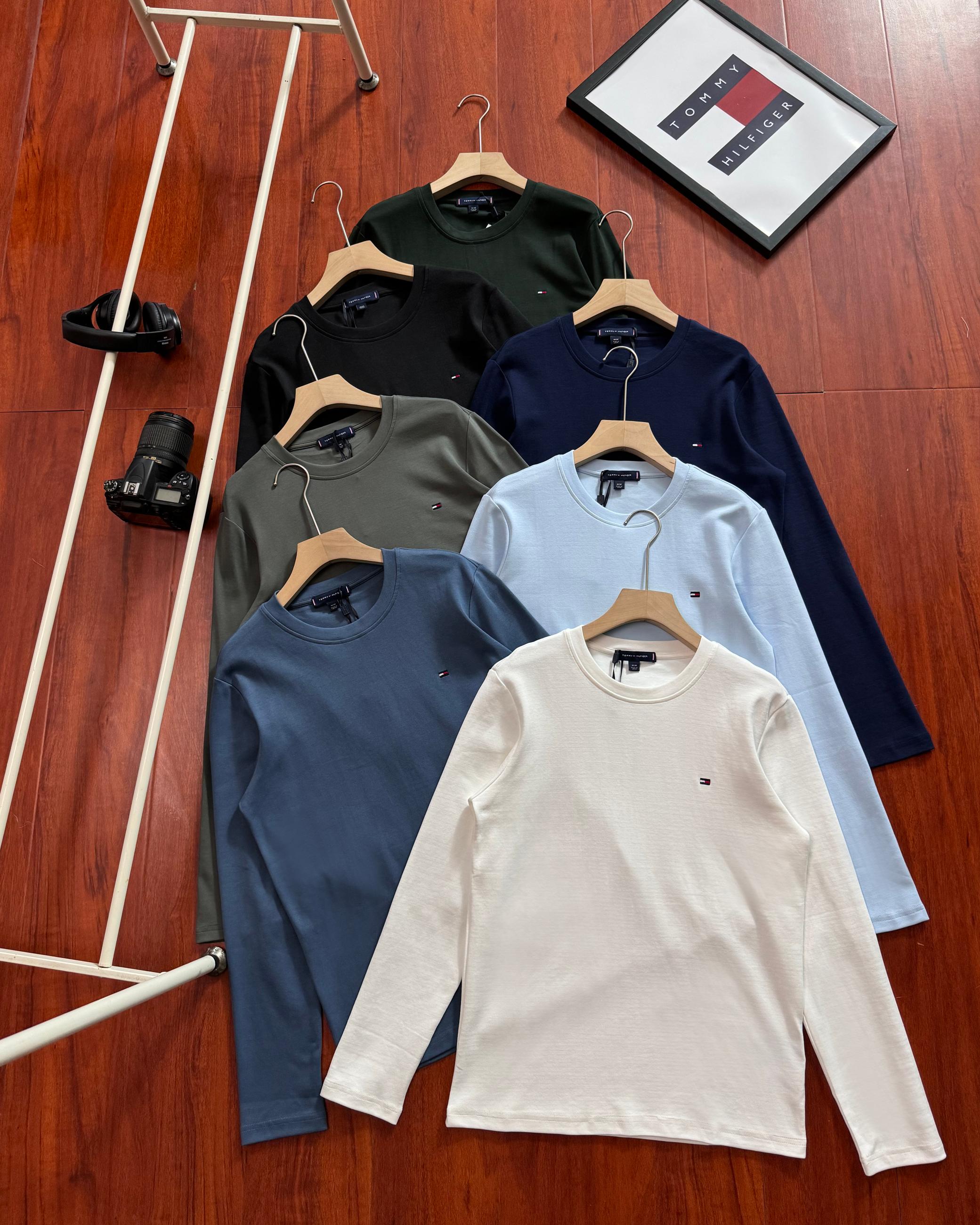 Tommy Hilfiger Men's Long Sleeve T-Shirt Classic Fit Crew Neck Soft Cotton