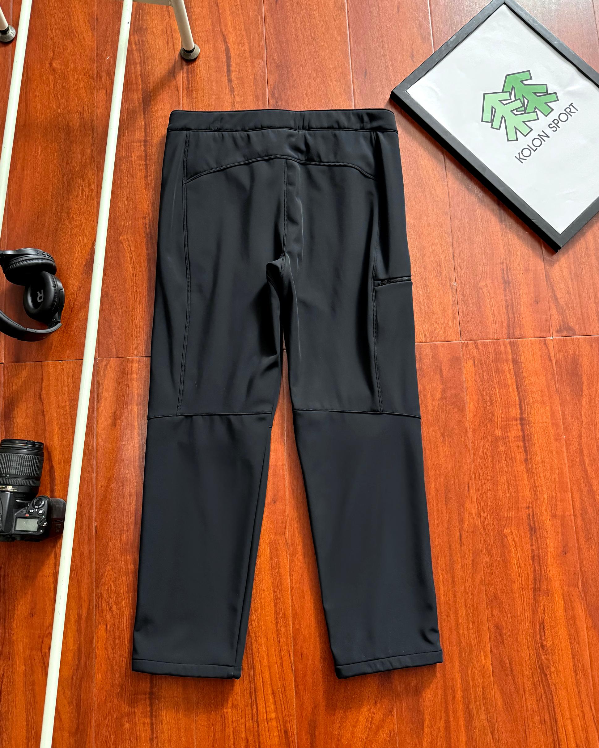 供💰125
KOLON SPORT/可隆软壳加绒裤攀岩徒步登山户外运动裤
顶级版本，面料采用立体版型，满足高强度的运动以及大幅活动时的不受束缚，内里加绒加厚 ，保暖又不显臃肿，耐磨的面料搭配舒适的版型设计，大部分的缝线部位采用超音速缝制法，尽可能的避免损失面料的弹力性能，减少缝制而引起的重量增加，同时提高穿戴时的舒适感采用带拉链设计，提高了收纳性及收纳安全性，内藏腰带设计，可最大程度地减少了摩擦引起的腰带倾斜现象
裤脚抽绳设计，可进行调节内藏式设计，尽可能保证外观简约
颜色：黑色 灰色 
尺码：M - 4XL





