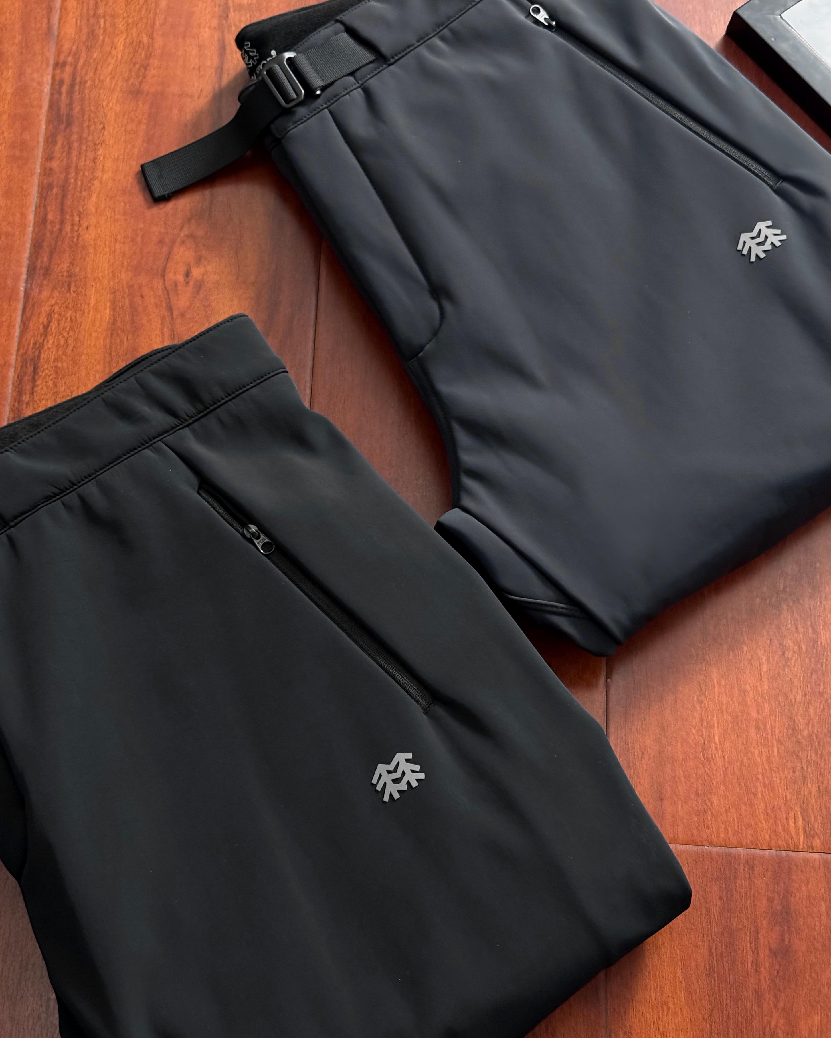 供💰125
KOLON SPORT/可隆软壳加绒裤攀岩徒步登山户外运动裤
顶级版本，面料采用立体版型，满足高强度的运动以及大幅活动时的不受束缚，内里加绒加厚 ，保暖又不显臃肿，耐磨的面料搭配舒适的版型设计，大部分的缝线部位采用超音速缝制法，尽可能的避免损失面料的弹力性能，减少缝制而引起的重量增加，同时提高穿戴时的舒适感采用带拉链设计，提高了收纳性及收纳安全性，内藏腰带设计，可最大程度地减少了摩擦引起的腰带倾斜现象
裤脚抽绳设计，可进行调节内藏式设计，尽可能保证外观简约
颜色：黑色 灰色 
尺码：M - 4XL





