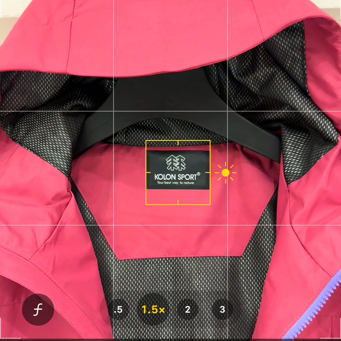 骚骚粉💰110
𝐊𝐨𝐥𝐨𝐧可隆/三防情侣冲锋衣 
官网同步

天花板级别高货 可随意对比
tri durance防水防雨面料
bluesign@认证的面料，轻薄而耐磨
百搭时尚 颜色鲜艳明亮
颜色：紫色 玫红 浅蓝 黑色
尺码：最后一张图