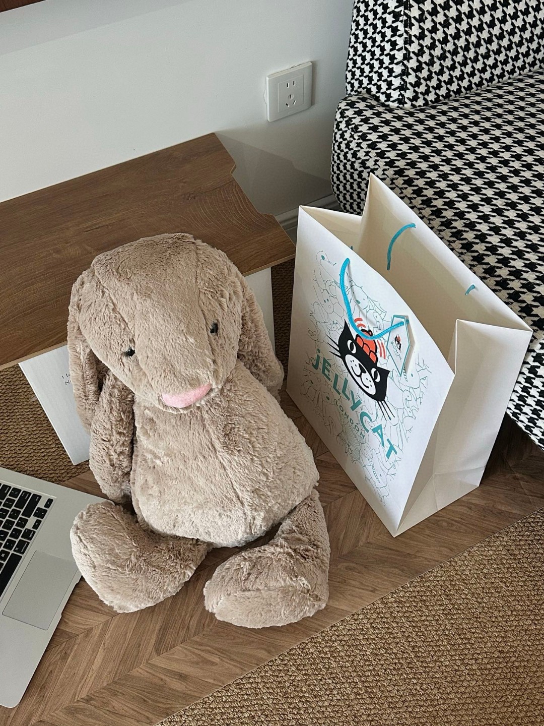 _d-s9s5AjaD5ZyXptHQs9Suz1vcFrK-PSghFeUmA