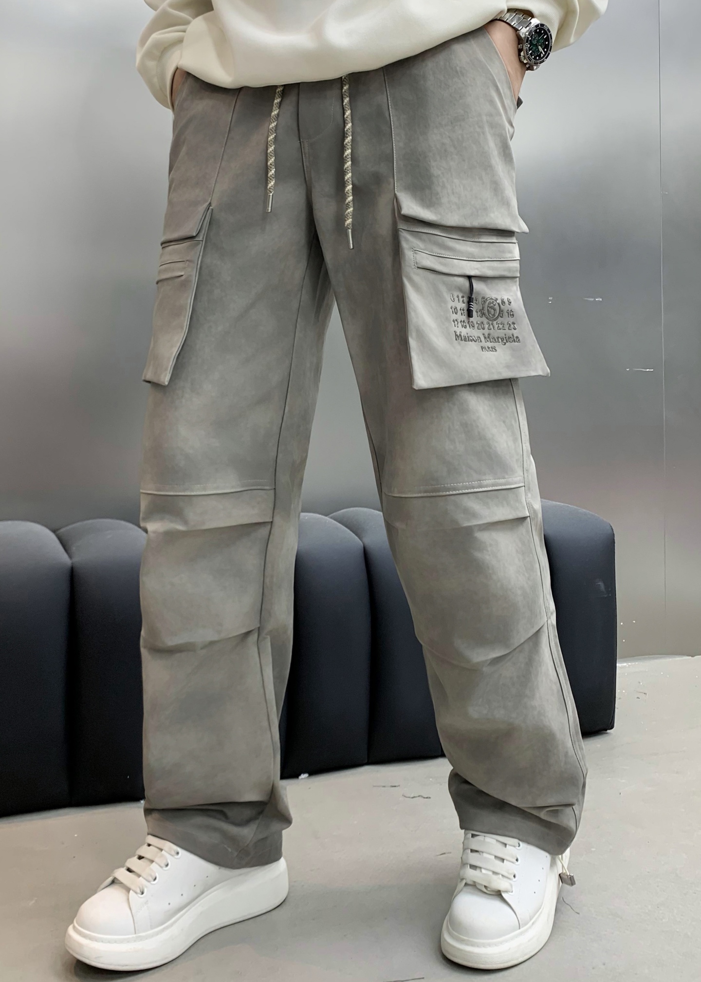 NO:482570,Majila Top-notch products 2025 spring and summer new casual pants!  Brand classic LOGO casual pants, customized fabric, excellent comfort, strong hand touch. Extremely recognizable, perfect quality craftsmanship. Two colors Size M-2XL (large loose version),,masion margiela,alexander wang19860909马吉拉 顶级货品 2025春夏新款休闲裤！品牌经典LOGO休闲裤 ,定制面料,舒适度极好,手触感强烈.辨识度极高,完美品相工艺.两个颜色 尺码M-2XL (偏大宽松版）,,masion margiela,alexander wang,Men's clothing