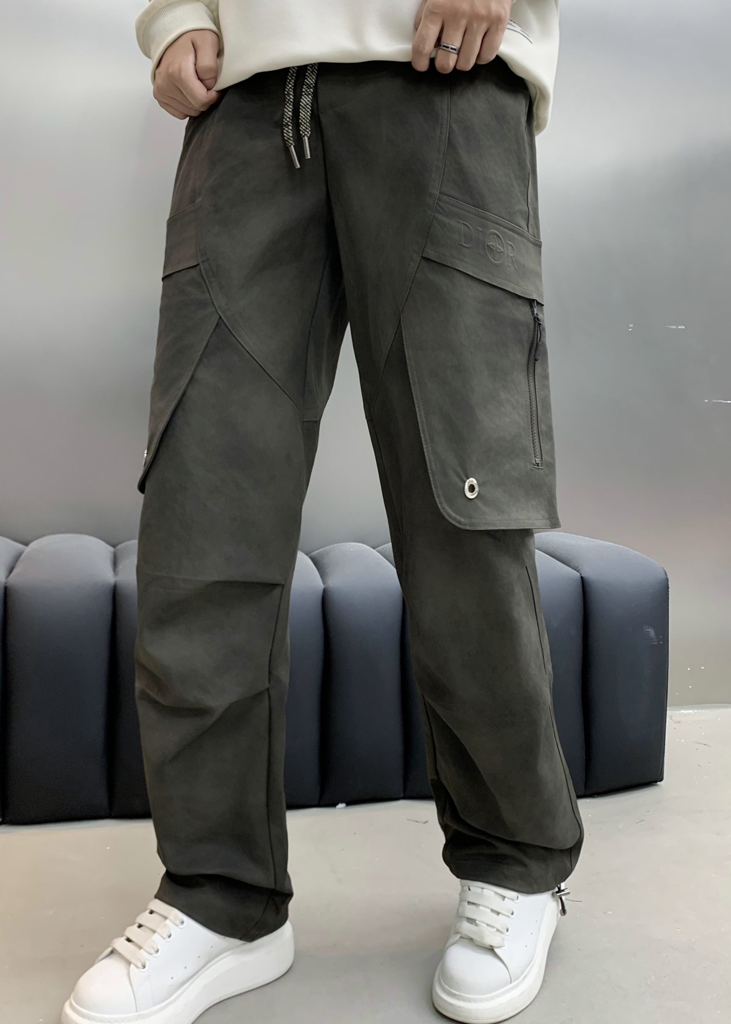 NO:482611,Dior Top Products New Spring and Summer 2025 Leisure Pants!  Brand classic LOGO casual pants, customized fabric, excellent comfort, strong hand touch. Extremely recognizable, perfect quality craftsmanship. Two colors Size M-2XL (large loose version),,dior,dior,alexander wang19860909Dior 迪奥 顶级货品 2025春夏新款休闲裤！品牌经典LOGO休闲裤 ,定制面料,舒适度极好,手触感强烈.辨识度极高,完美品相工艺.两个颜色 尺码M-2XL (偏大宽松版）,,dior,dior,alexander wang,Men's clothing