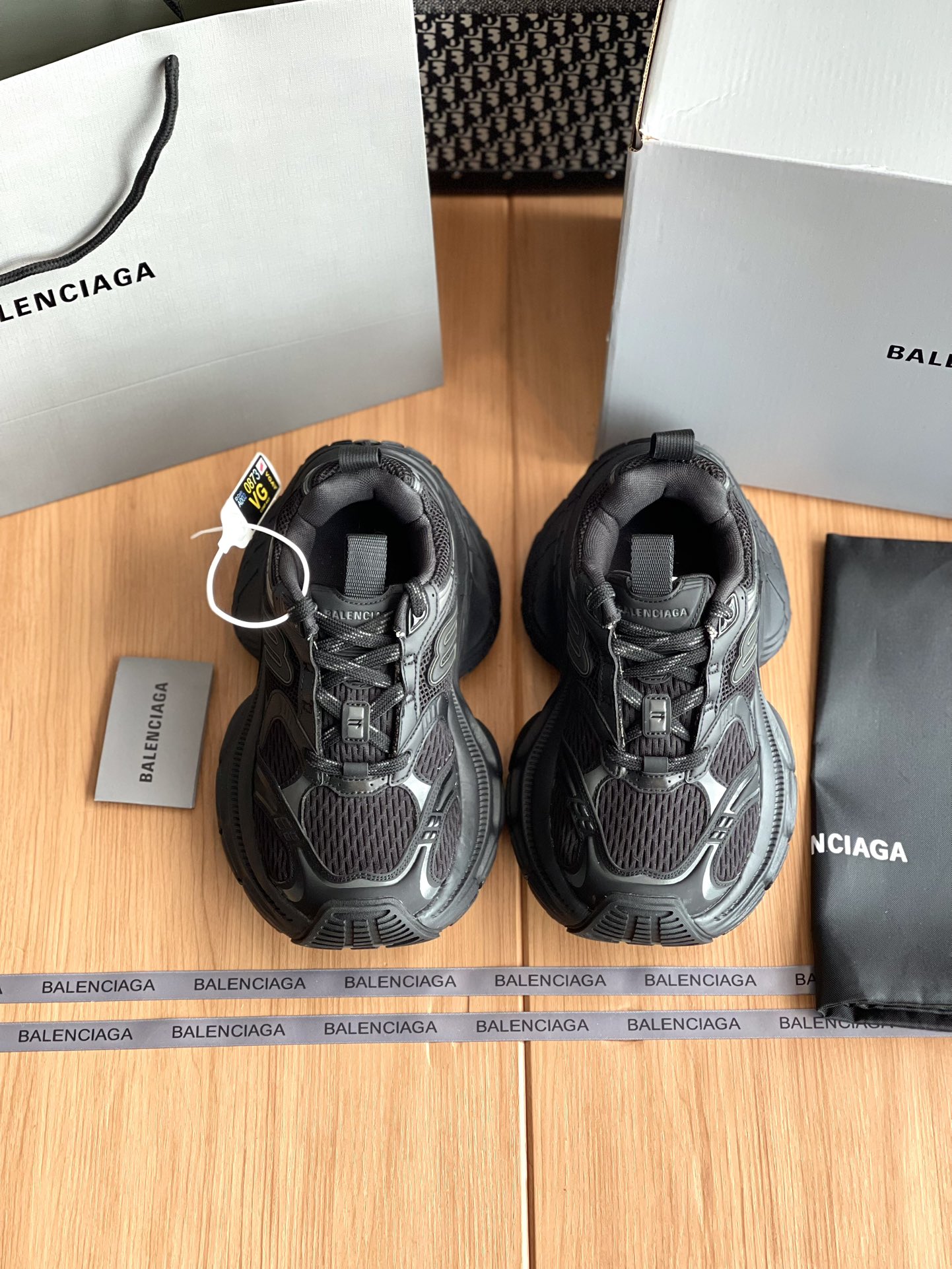 NO:174345,Balenciaga Cargo dad shoes The whole pair of shoes is purchased and developed and created by Zp, all customized materials, exclusive mold opening sole, all details are shipped together, and even the packaging is the same as the genuine one. The size is 35-45, dad shoes, balenciaga19860909巴黎世家Cargo老爹鞋 整双鞋子采购Zp开发打造,全部定制材料,独家开模大底,细节全部对版出货,连包装也做到跟正品一样.码数35-45,老爹鞋,balenciaga,Women's Shoes