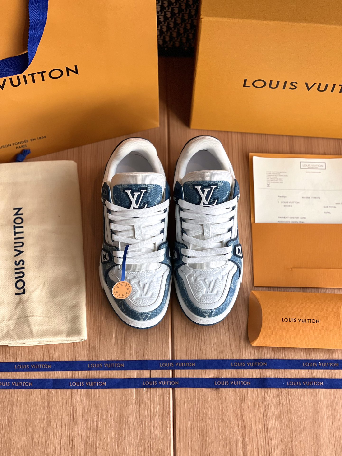 NO:235629,LV trainer series, the whole pair of shoes is purchased, developed and created by Zp, all customized materials, exclusive mold opening sole, all details are shipped together, and even the packaging is the same as the genuine one. The size is 35-45, casual shoes/sports shoes, louis vuitton, sneakers19860909LV trainer系列 整双鞋子采购Zp开发打造,全部定制材料,独家开模大底,细节全部对版出货,连包装也做到跟正品一样.码数35-45,休闲鞋/运动鞋,louis vuitton,sneakers,Women's Shoes