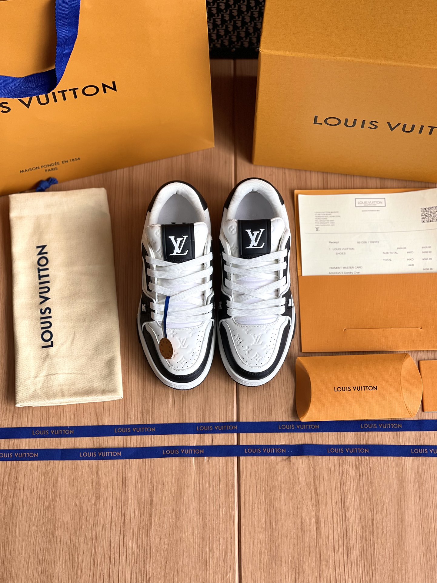 NO:235533,LV trainer series, the whole pair of shoes is purchased, developed and created by Zp, all customized materials, exclusive mold opening sole, all details are shipped together, and even the packaging is the same as the genuine one. The size is 35-45, casual shoes/sports shoes, louis vuitton, sneakers19860909LV trainer系列 整双鞋子采购Zp开发打造,全部定制材料,独家开模大底,细节全部对版出货,连包装也做到跟正品一样.码数35-45,休闲鞋/运动鞋,louis vuitton,sneakers,Women's Shoes