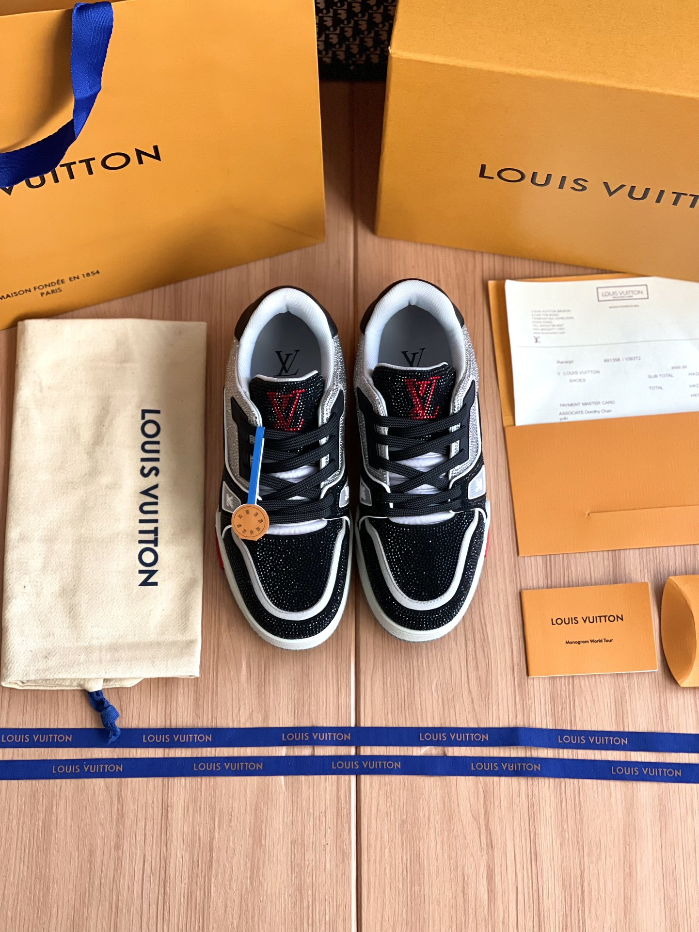 NO:235616,LV trainer series, the whole pair of shoes is purchased, developed and created by Zp, all customized materials, exclusive mold opening sole, all details are shipped together, and even the packaging is the same as the genuine one. The size is 35-45, casual shoes/sports shoes, louis vuitton, sneakers19860909LV trainer系列 整双鞋子采购Zp开发打造,全部定制材料,独家开模大底,细节全部对版出货,连包装也做到跟正品一样.码数35-45,休闲鞋/运动鞋,louis vuitton,sneakers,Women's Shoes