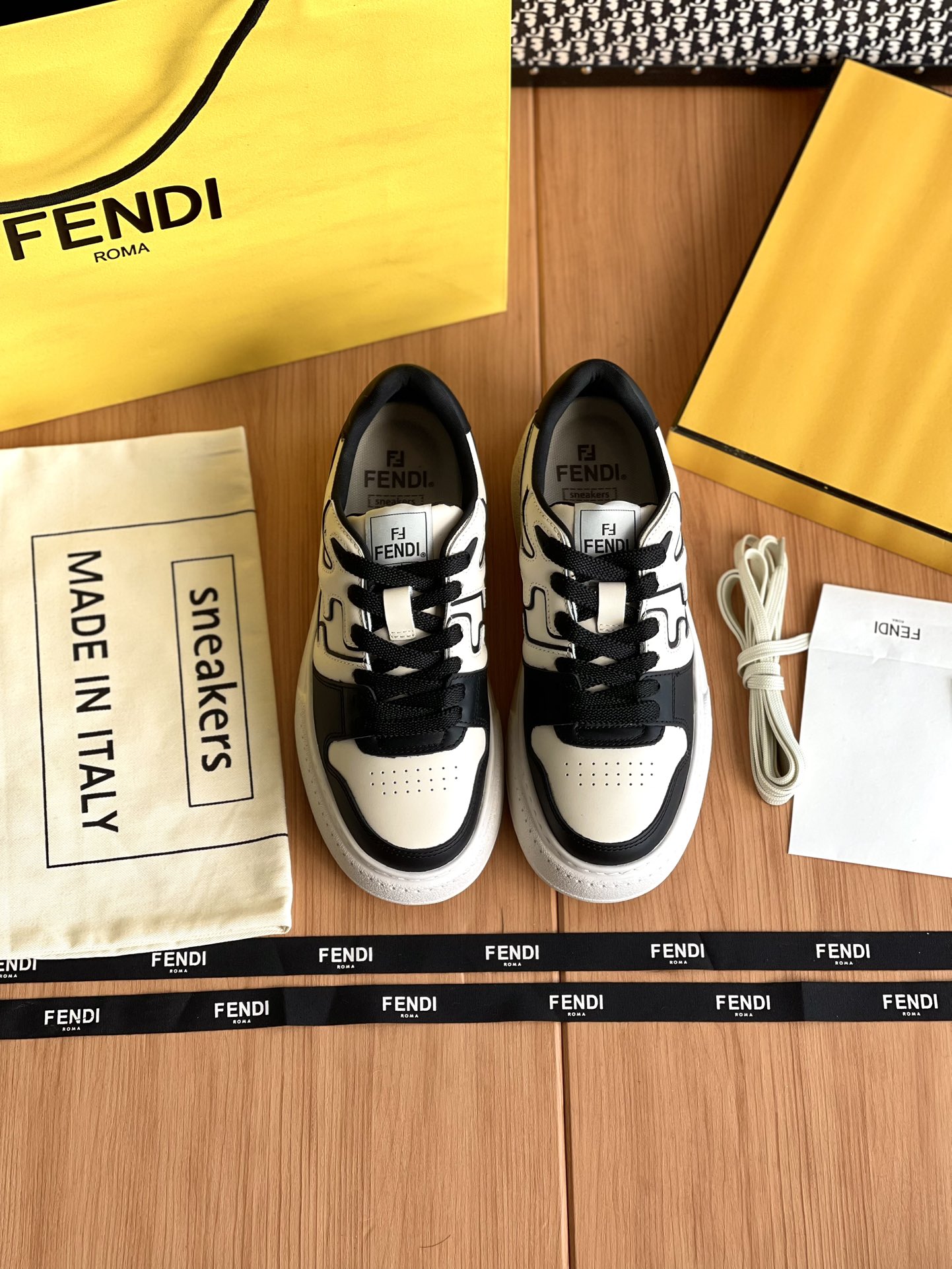 NO:173941,Fendi Match classic shoes are developed and developed by Zp, all customized materials, exclusive mold opening sole, all details are shipped together, and even the packaging is the same as the genuine one. Size: Women 35-40 Men 39-44, casual shoes/sports shoes, fendi, sneakers19860909Fendi Match经典款整双鞋子采购Zp开发打造,全部定制材料,独家开模大底,细节全部对版出货,连包装也做到跟正品一样.码数:女35-40 男39-44,休闲鞋/运动鞋,fendi,sneakers,Women's Shoes
