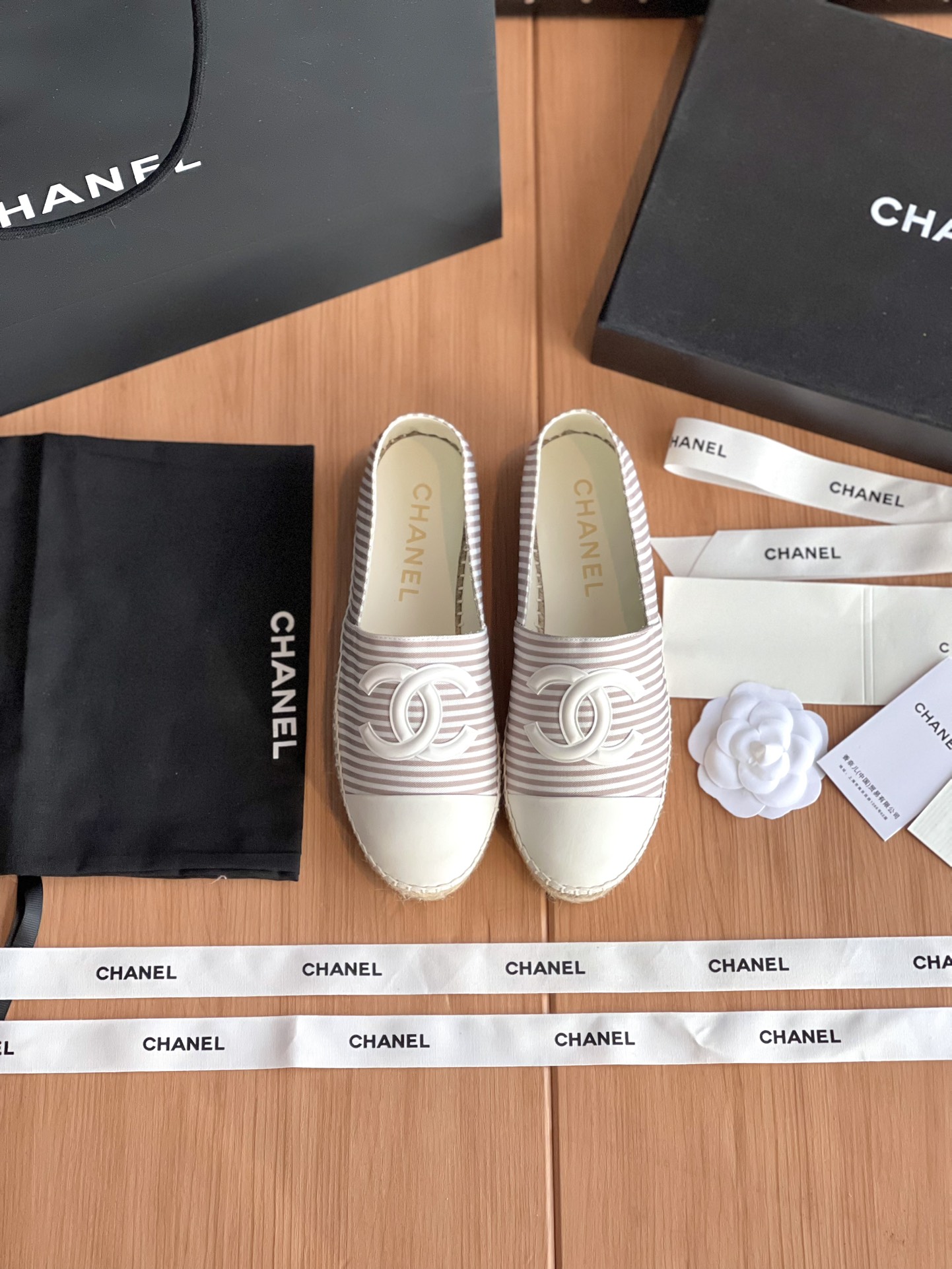NO:235641,Chanel CHANEL fisherman shoes are purchased and developed for the whole pair of shoes, developed and created with Zp, all customized materials, exclusive mold opening sole, all details are shipped together, and even the packaging is the same as the genuine one. Size: 35-40, fisherman shoes, chanel, chanel, espadrilles19860909香奈儿CHANEL渔夫鞋整双鞋子采购Zp开发打造,全部定制材料,独家开模大底,细节全部对版出货,连包装也做到跟正品一样.码数:35-40,渔夫鞋,chanel,chanel,espadrilles,Women's Shoes