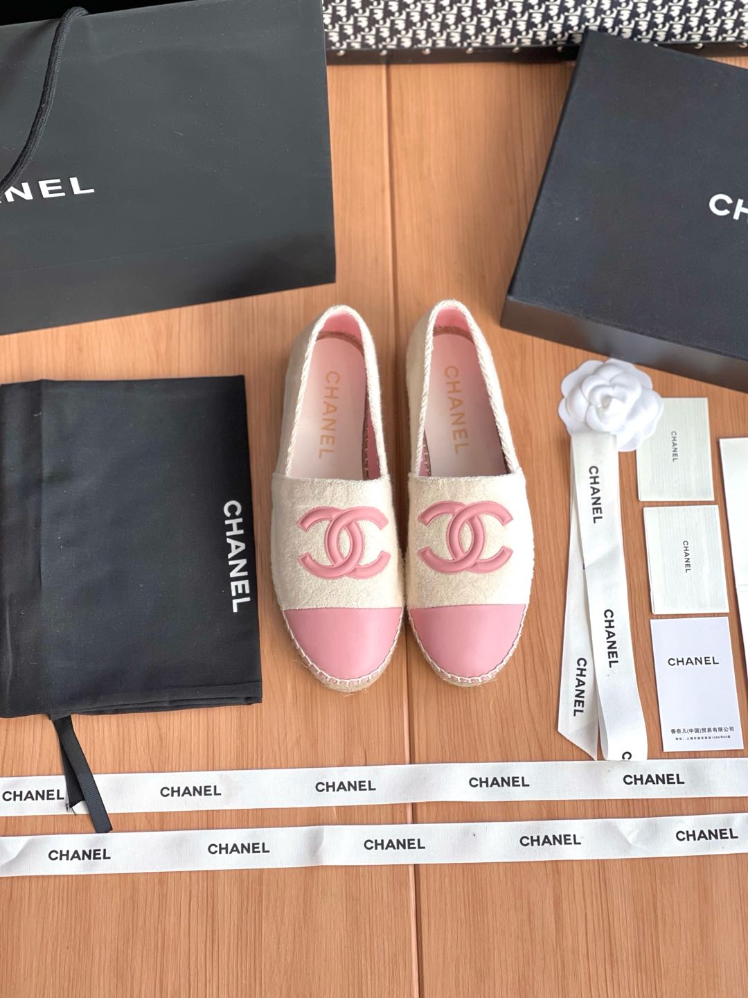 NO:235653,Chanel CHANEL fisherman shoes are purchased and developed for the whole pair of shoes, developed and created with Zp, all customized materials, exclusive mold opening sole, all details are shipped together, and even the packaging is the same as the genuine one. Size: 35-40, fisherman shoes, chanel, chanel, espadrilles19860909香奈儿CHANEL渔夫鞋整双鞋子采购Zp开发打造,全部定制材料,独家开模大底,细节全部对版出货,连包装也做到跟正品一样.码数:35-40,渔夫鞋,chanel,chanel,espadrilles,Women's Shoes