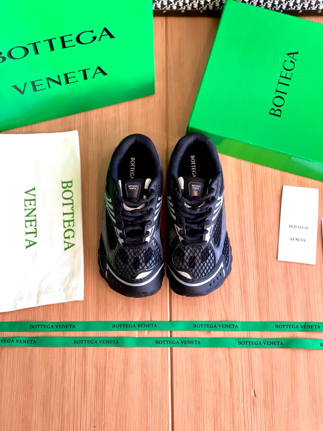 NO:129352,BV Orbit sneakers are purchased and developed for Zp, all customized materials, exclusive mold opening sole, all details are shipped together, and even the packaging is the same as the genuine one. Size: 35-45, casual shoes/sports shoes, bottega veneta, sneakers19860909BV Orbit运动鞋整双鞋子采购Zp开发打造,全部定制材料,独家开模大底,细节全部对版出货,连包装也做到跟正品一样.码数:35-45,休闲鞋/运动鞋,bottega veneta,sneakers,Women's Shoes