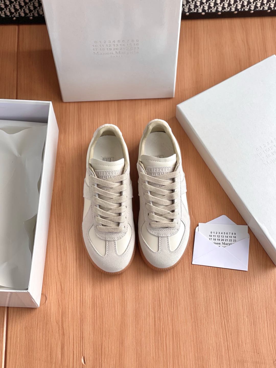 NO:129391,MM6 Dexue Shoes, Zp-produced and developed, all customized materials, exclusive mold opening sole, all details are shipped together, and even the packaging is the same as the genuine one. Size: Women 35-40 Men 39-45, casual shoes/sports shoes, masion margiela, sneakers19860909MM6 德训鞋整双鞋子采购Zp开发打造,全部定制材料,独家开模大底,细节全部对版出货,连包装也做到跟正品一样.码数:女35-40 男39-45,休闲鞋/运动鞋,masion margiela,sneakers,Women's Shoes
