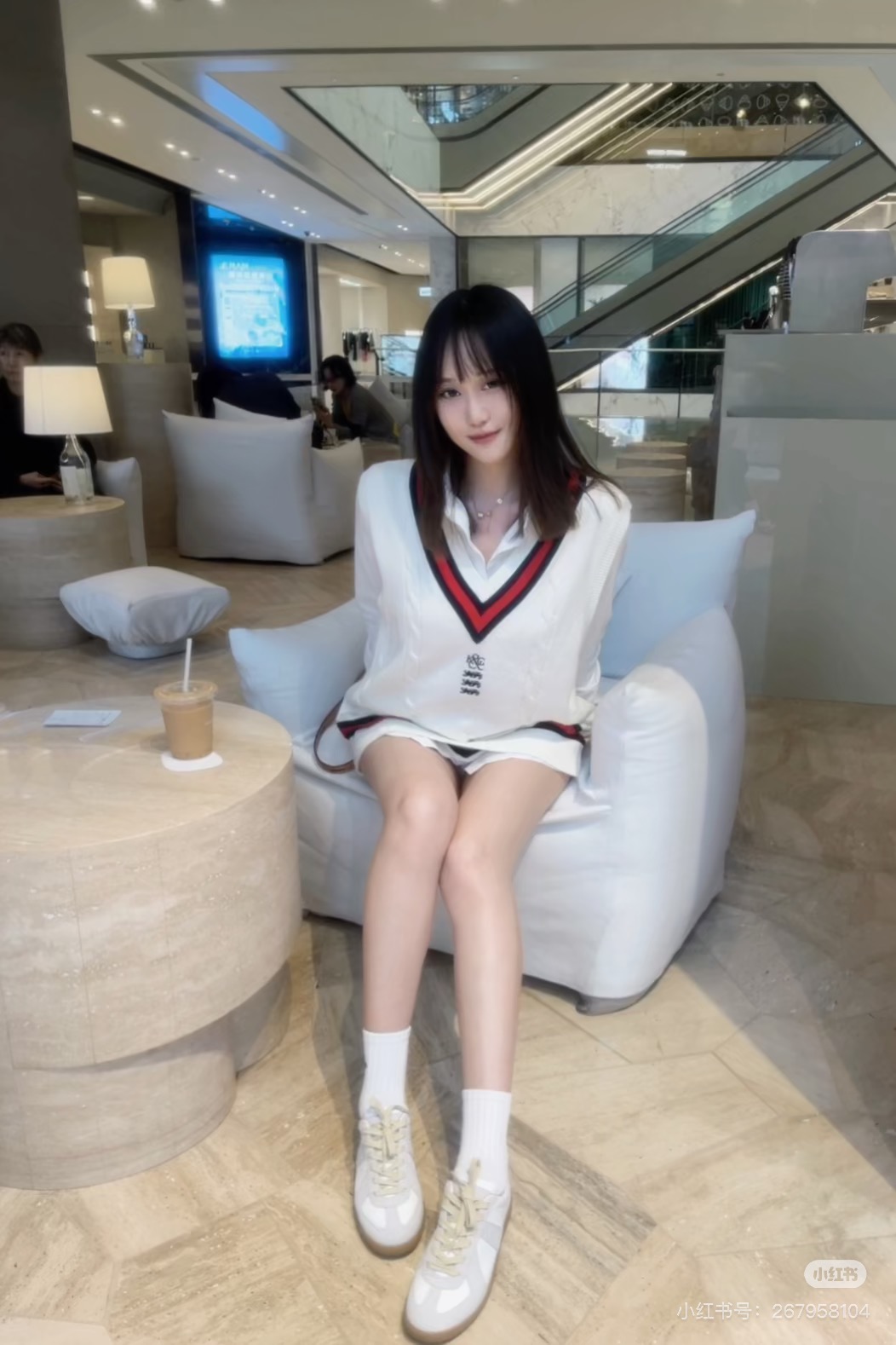 NO:129415,Model foot pictures, casual shoes/sports shoes, sneakers19860909模特上脚图,休闲鞋/运动鞋,sneakers,Women's Shoes