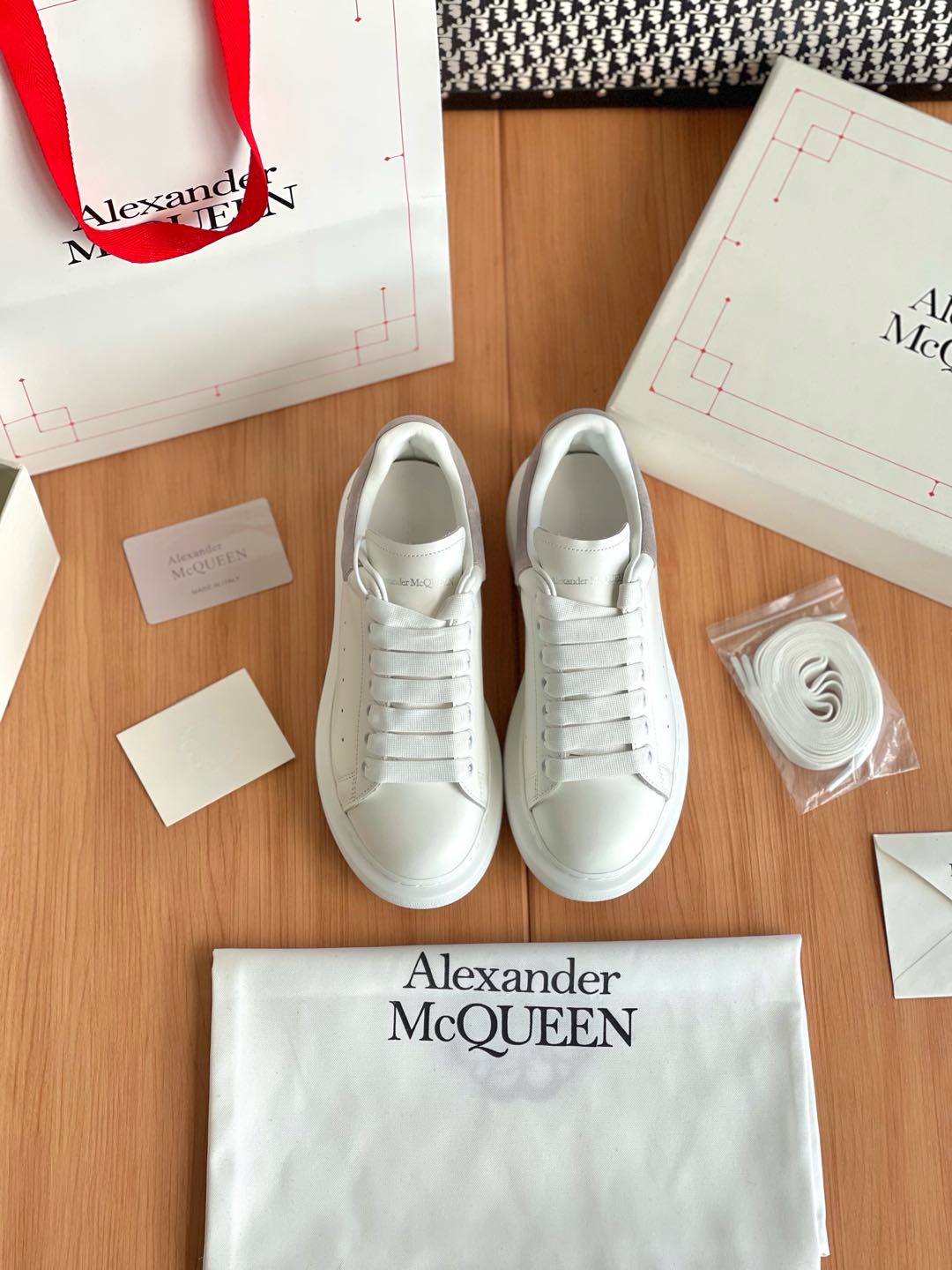 NO:174116,McQueen's classic pair of shoes are purchased and developed and created by Zp, all customized materials, exclusive mold opening sole, all details are shipped together, and even the packaging is the same as the genuine one. Size: Women's 35-40 Men's 39-45, casual shoes/sports shoes, alexander mcqueen, sneakers19860909麦昆经典款整双鞋子采购Zp开发打造,全部定制材料,独家开模大底,细节全部对版出货,连包装也做到跟正品一样.码数:女35-40 男39-45,休闲鞋/运动鞋,alexander mcqueen,sneakers,Women's Shoes