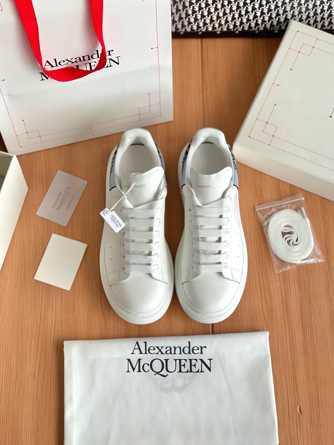NO:174110,McQueen's classic pair of shoes are purchased and developed and created by Zp, all customized materials, exclusive mold opening sole, all details are shipped together, and even the packaging is the same as the genuine one. Size: Women's 35-40 Men's 39-45, casual shoes/sports shoes, alexander mcqueen, sneakers19860909麦昆经典款整双鞋子采购Zp开发打造,全部定制材料,独家开模大底,细节全部对版出货,连包装也做到跟正品一样.码数:女35-40 男39-45,休闲鞋/运动鞋,alexander mcqueen,sneakers,Women's Shoes