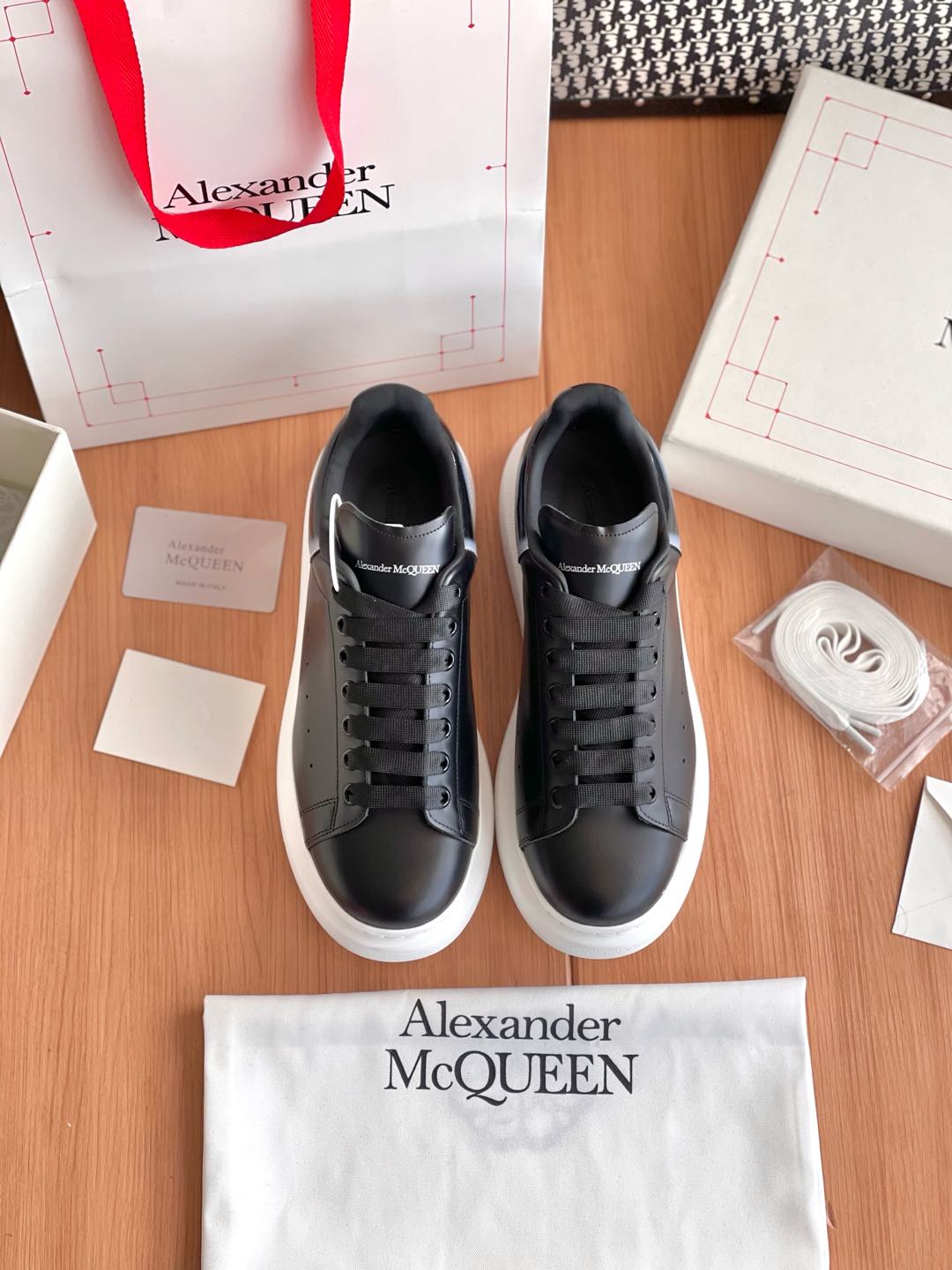 NO:174069,McQueen's classic pair of shoes are purchased and developed and created by Zp, all customized materials, exclusive mold opening sole, all details are shipped together, and even the packaging is the same as the genuine one. Size: Women's 35-40 Men's 39-45, casual shoes/sports shoes, alexander mcqueen, sneakers19860909麦昆经典款整双鞋子采购Zp开发打造,全部定制材料,独家开模大底,细节全部对版出货,连包装也做到跟正品一样.码数:女35-40 男39-45,休闲鞋/运动鞋,alexander mcqueen,sneakers,Women's Shoes
