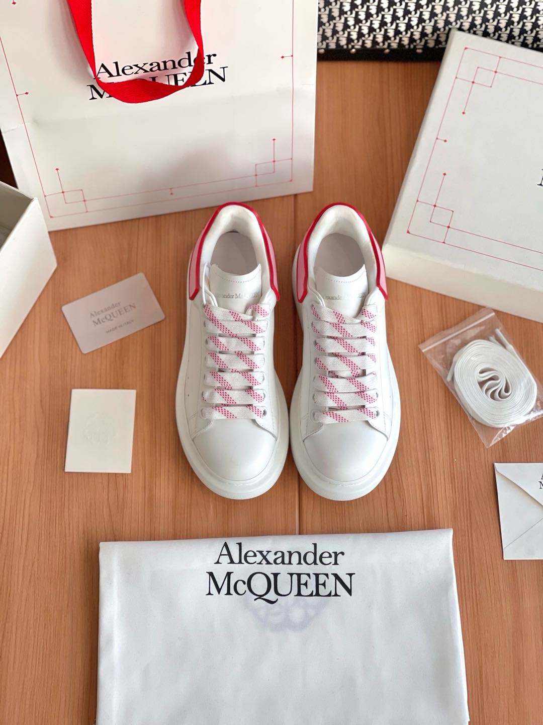 NO:174076,McQueen's classic pair of shoes are purchased and developed and created by Zp, all customized materials, exclusive mold opening sole, all details are shipped together, and even the packaging is the same as the genuine one. Size: Women's 35-40 Men's 39-45, casual shoes/sports shoes, alexander mcqueen, sneakers19860909麦昆经典款整双鞋子采购Zp开发打造,全部定制材料,独家开模大底,细节全部对版出货,连包装也做到跟正品一样.码数:女35-40 男39-45,休闲鞋/运动鞋,alexander mcqueen,sneakers,Women's Shoes