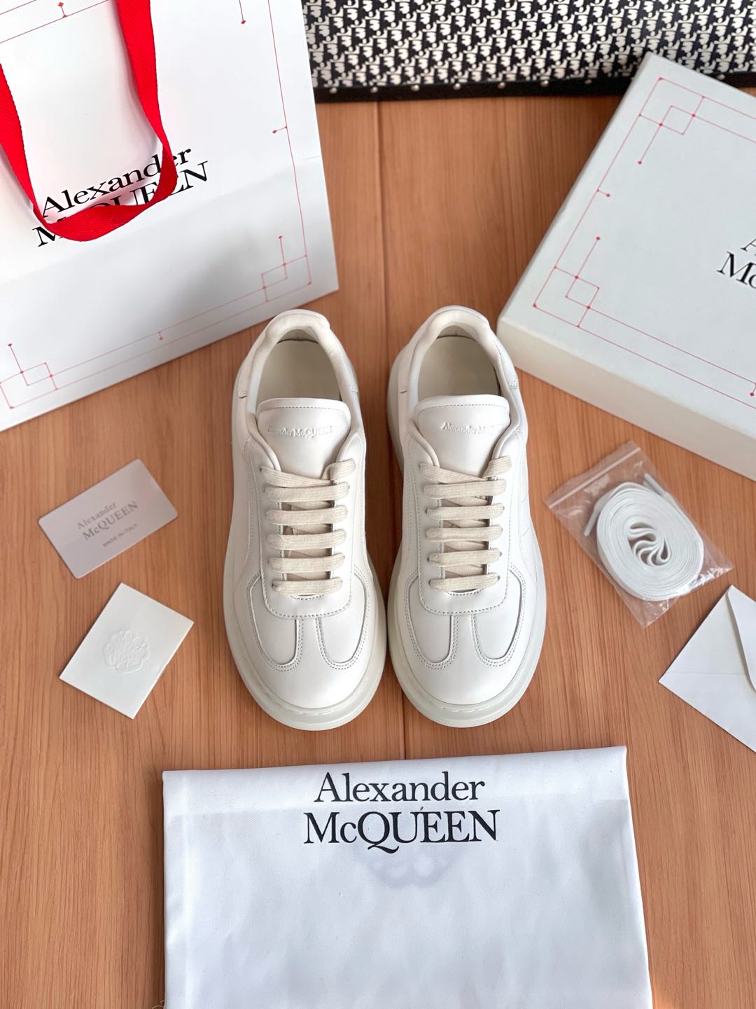 NO:174084,McQueen's classic pair of shoes are purchased and developed and created by Zp, all customized materials, exclusive mold opening sole, all details are shipped together, and even the packaging is the same as the genuine one. Size: Women's 35-40 Men's 39-45, casual shoes/sports shoes, alexander mcqueen, sneakers19860909麦昆经典款整双鞋子采购Zp开发打造,全部定制材料,独家开模大底,细节全部对版出货,连包装也做到跟正品一样.码数:女35-40 男39-45,休闲鞋/运动鞋,alexander mcqueen,sneakers,Women's Shoes