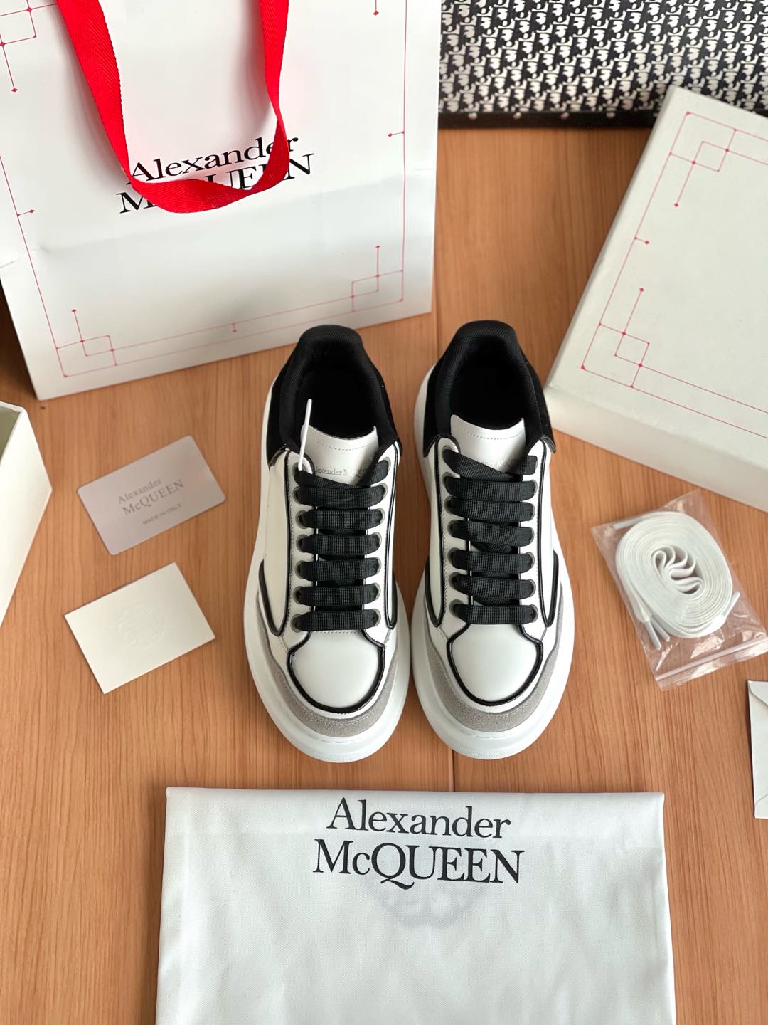 NO:174073,McQueen's classic pair of shoes are purchased and developed and created by Zp, all customized materials, exclusive mold opening sole, all details are shipped together, and even the packaging is the same as the genuine one. Size: Women's 35-40 Men's 39-45, casual shoes/sports shoes, alexander mcqueen, sneakers19860909麦昆经典款整双鞋子采购Zp开发打造,全部定制材料,独家开模大底,细节全部对版出货,连包装也做到跟正品一样.码数:女35-40 男39-45,休闲鞋/运动鞋,alexander mcqueen,sneakers,Women's Shoes