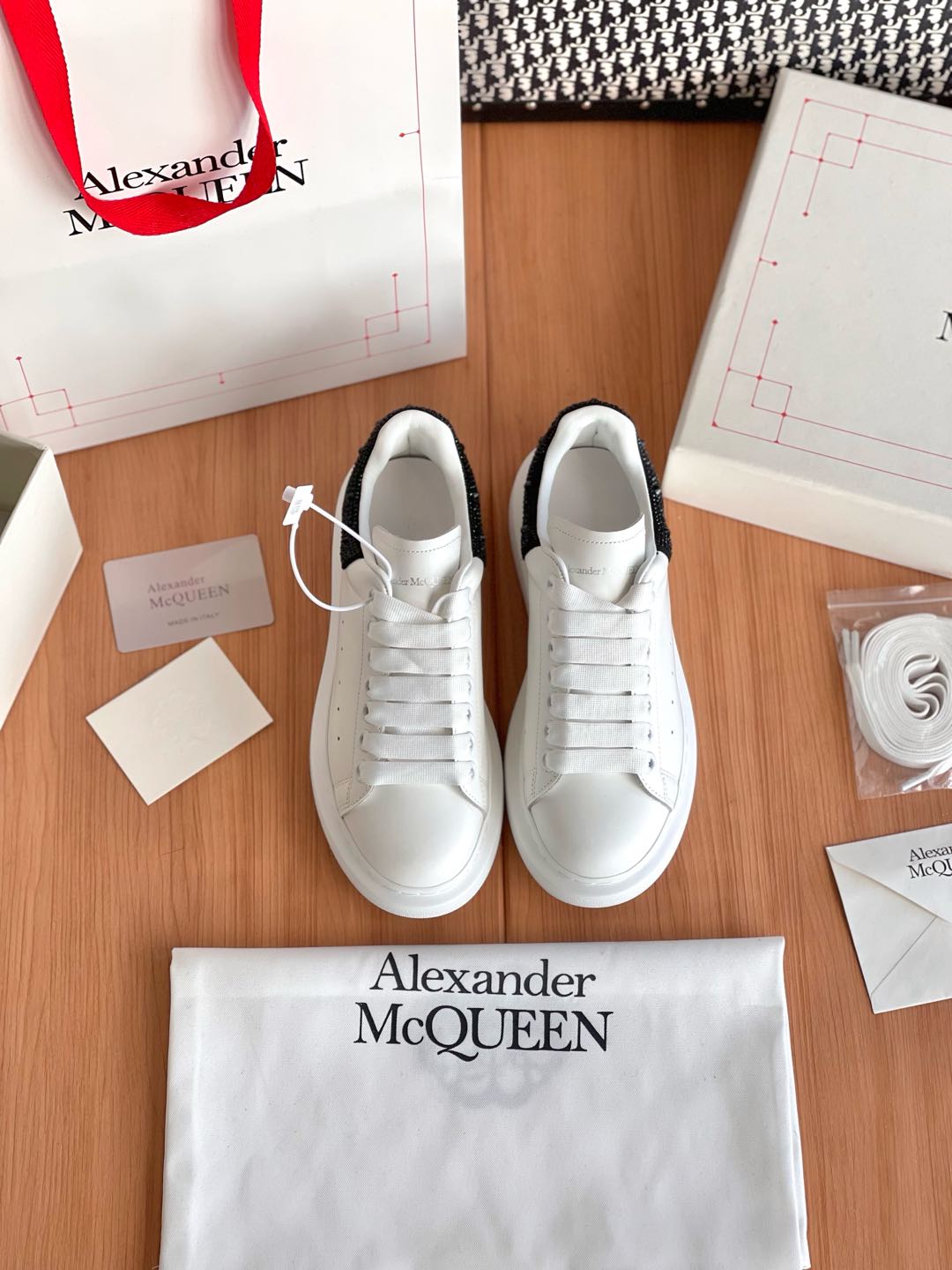 NO:174081,McQueen's classic pair of shoes are purchased and developed and created by Zp, all customized materials, exclusive mold opening sole, all details are shipped together, and even the packaging is the same as the genuine one. Size: Women's 35-40 Men's 39-45, casual shoes/sports shoes, alexander mcqueen, sneakers19860909麦昆经典款整双鞋子采购Zp开发打造,全部定制材料,独家开模大底,细节全部对版出货,连包装也做到跟正品一样.码数:女35-40 男39-45,休闲鞋/运动鞋,alexander mcqueen,sneakers,Women's Shoes