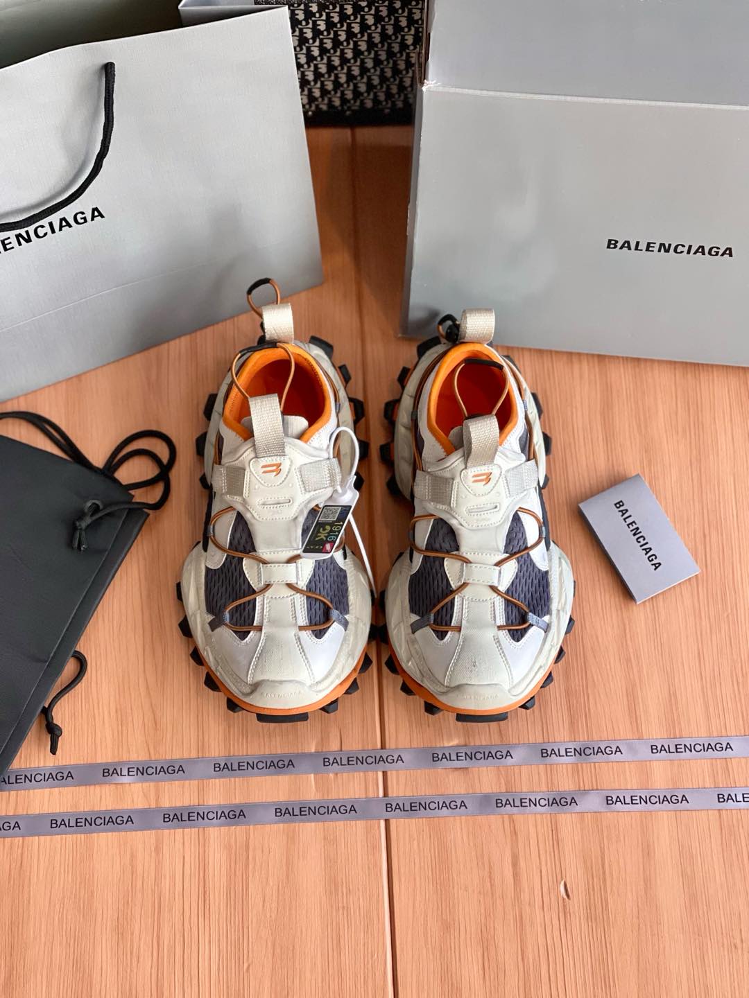 NO:174358,Balenciaga Hike hiking shoes The whole pair of shoes is purchased and developed by Zp, all customized materials, exclusive mold opening sole, all details are shipped together, and even the packaging is the same as the genuine one. The size is 35-45, dad shoes, balenciaga19860909巴黎世家 Hike登山鞋 整双鞋子采购Zp开发打造,全部定制材料,独家开模大底,细节全部对版出货,连包装也做到跟正品一样.码数35-45,老爹鞋,balenciaga,Women's Shoes