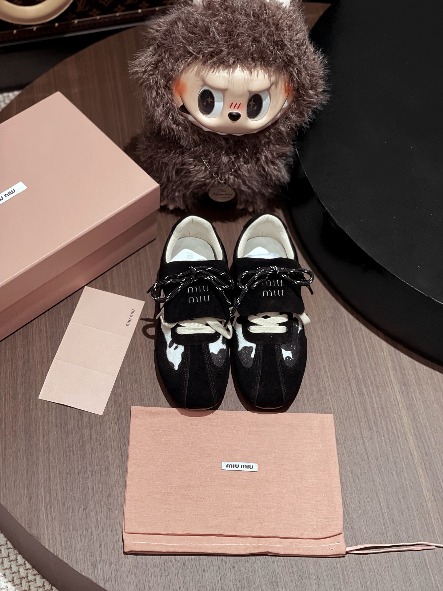 NO:235794,Miumiu 25 new leopard print training shoes are purchased and developed for the whole pair of shoes, all customized materials, exclusive mold opening sole, all details are shipped together, and even the packaging is the same as the genuine one. Size: 35-40, casual shoes/sports shoes, miumiu, sneakers19860909miumiu 25新款豹纹德训鞋整双鞋子采购Zp开发打造,全部定制材料,独家开模大底,细节全部对版出货,连包装也做到跟正品一样.码数:35-40,休闲鞋/运动鞋,miumiu,sneakers,Women's Shoes