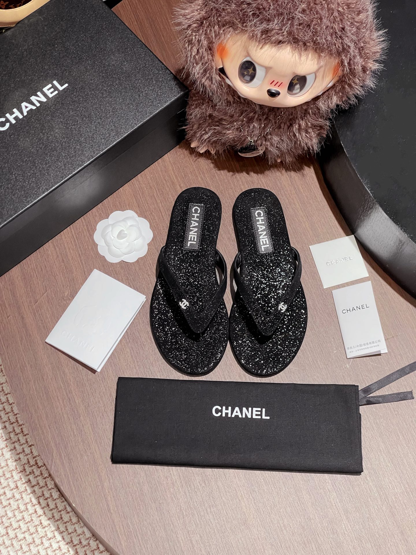 NO:238055,CHANEL double C logo flip flops whole pair of shoes are purchased and developed by Zp, all customized materials, exclusive mold opening sole, all details are shipped together, and even the packaging is the same as the genuine one. Size: 35-40, split-toe shoes, chanel19860909CHANEL 双C小logo人字拖整双鞋子采购Zp开发打造,全部定制材料,独家开模大底,细节全部对版出货,连包装也做到跟正品一样.码数:35-40,分趾鞋,chanel,Women's Shoes
