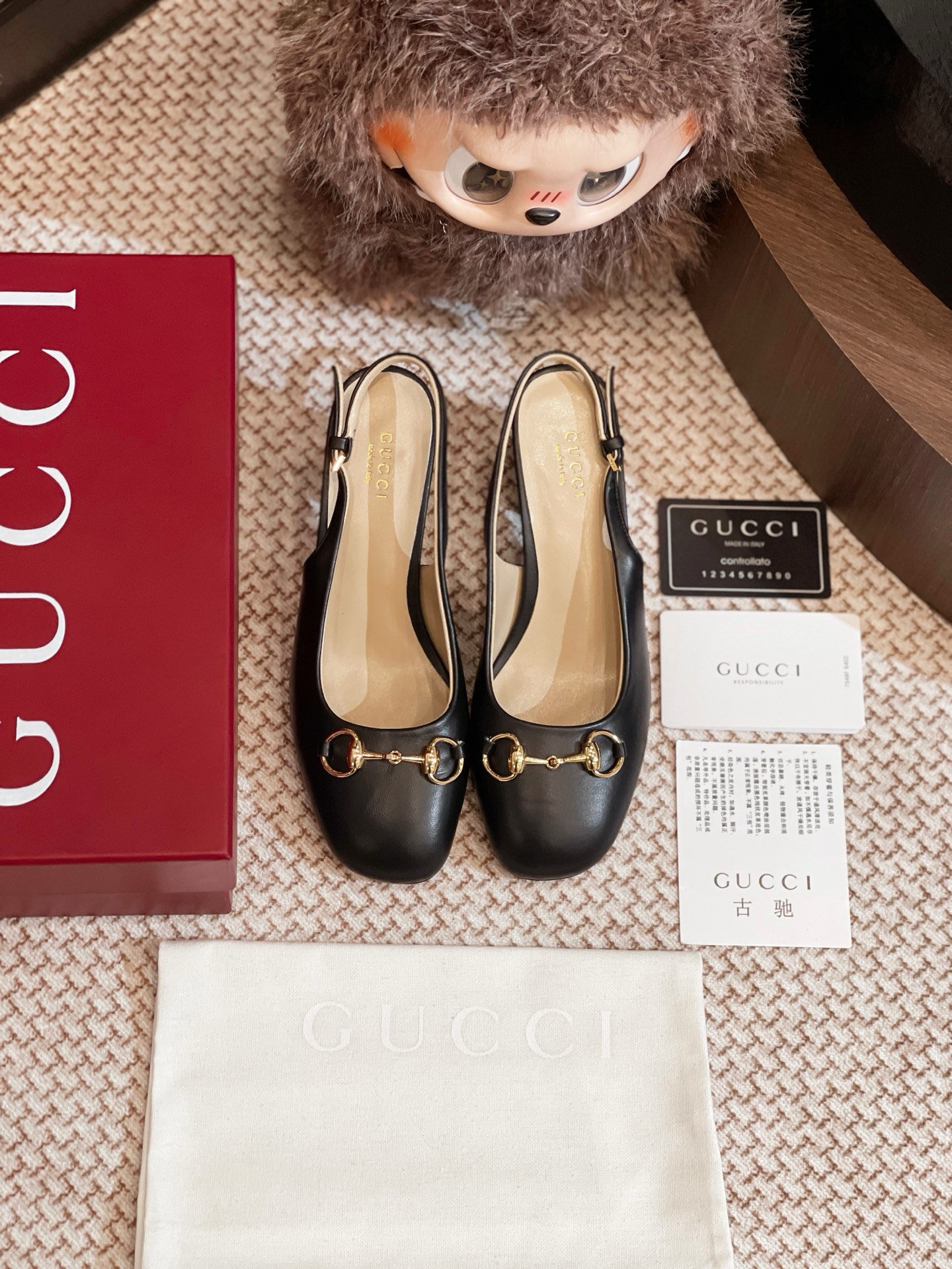 NO:225399,Gucci square heel sandals, whole pair of shoes purchased, Zp developed and created, all customized materials, exclusive mold opening sole, all details are shipped together, and even the packaging is the same as the genuine one. Size: 35-40, sandals, gucci, sandals19860909Gucci 方跟 中跟凉鞋整双鞋子采购Zp开发打造,全部定制材料,独家开模大底,细节全部对版出货,连包装也做到跟正品一样.码数:35-40,凉鞋,gucci,sandals,Women's Shoes